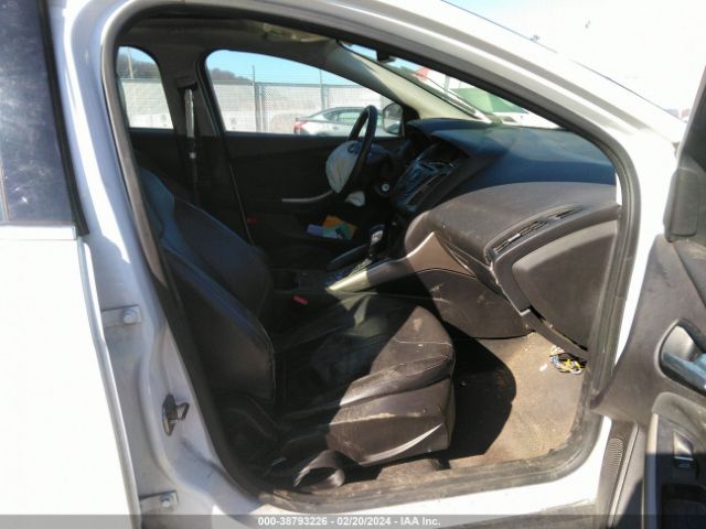 Photo 4 VIN: 1FAHP3M2XCL469116 - FORD FOCUS 