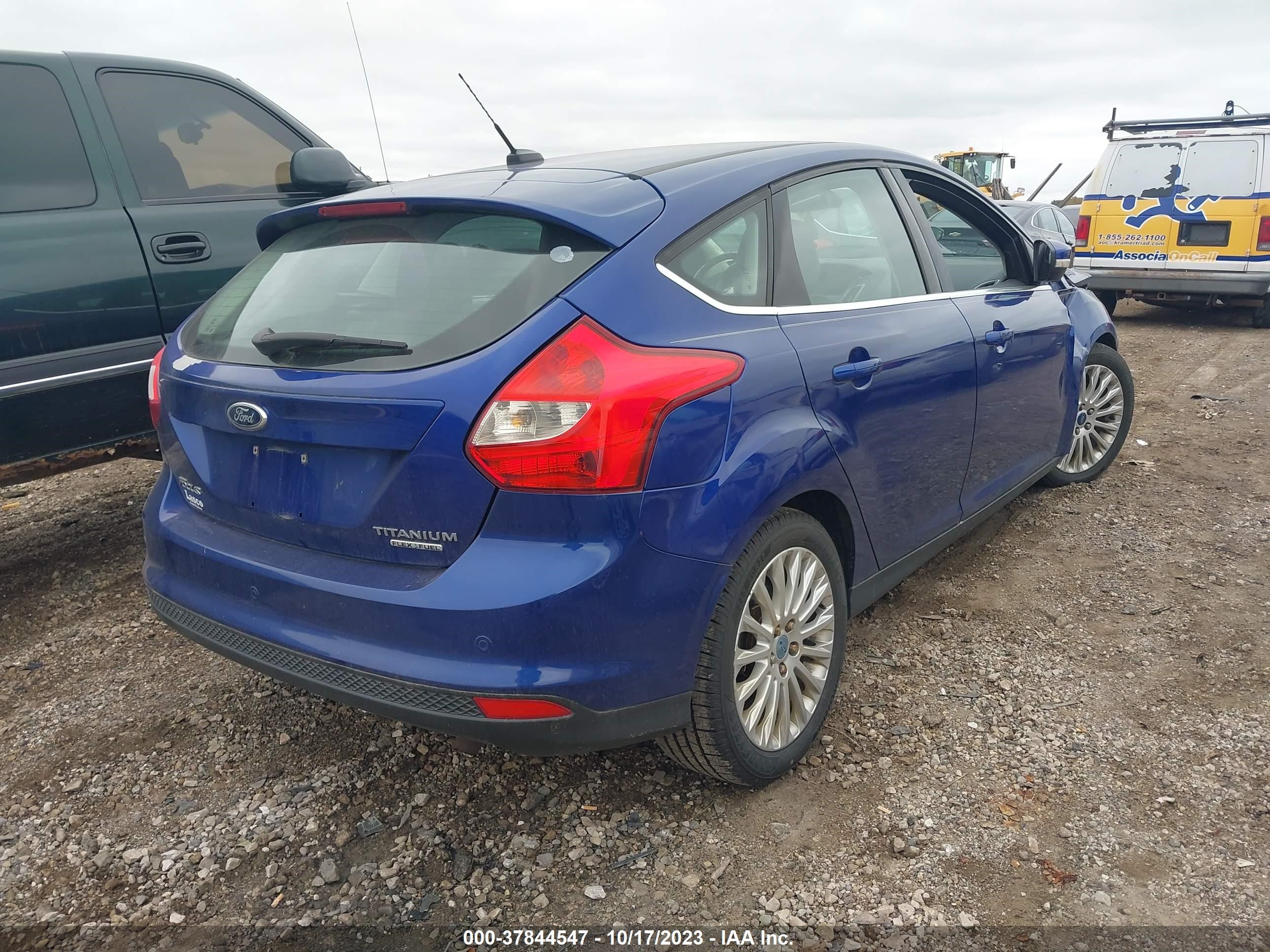 Photo 3 VIN: 1FAHP3N21CL479922 - FORD FOCUS 