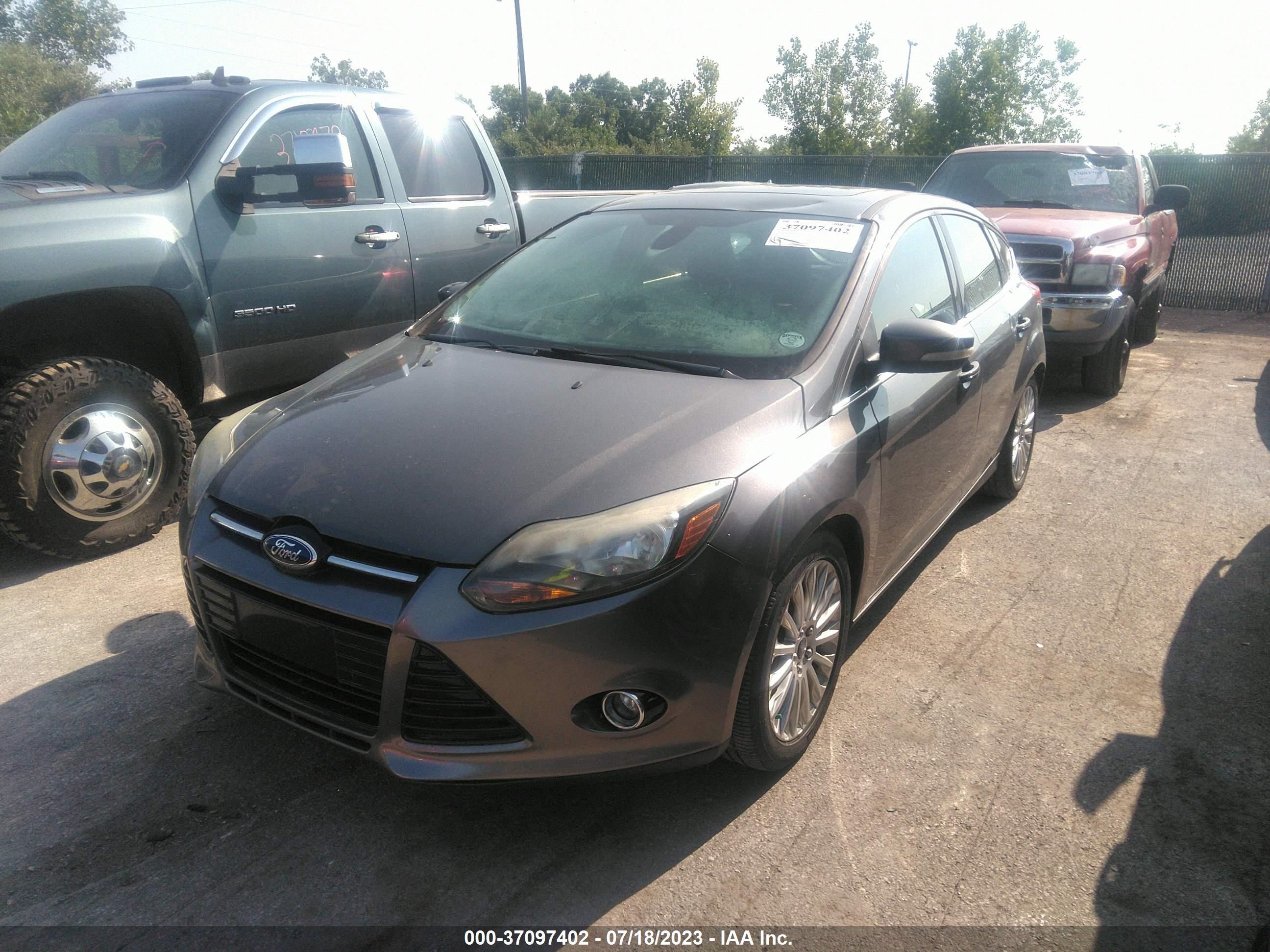 Photo 1 VIN: 1FAHP3N29CL323787 - FORD FOCUS 