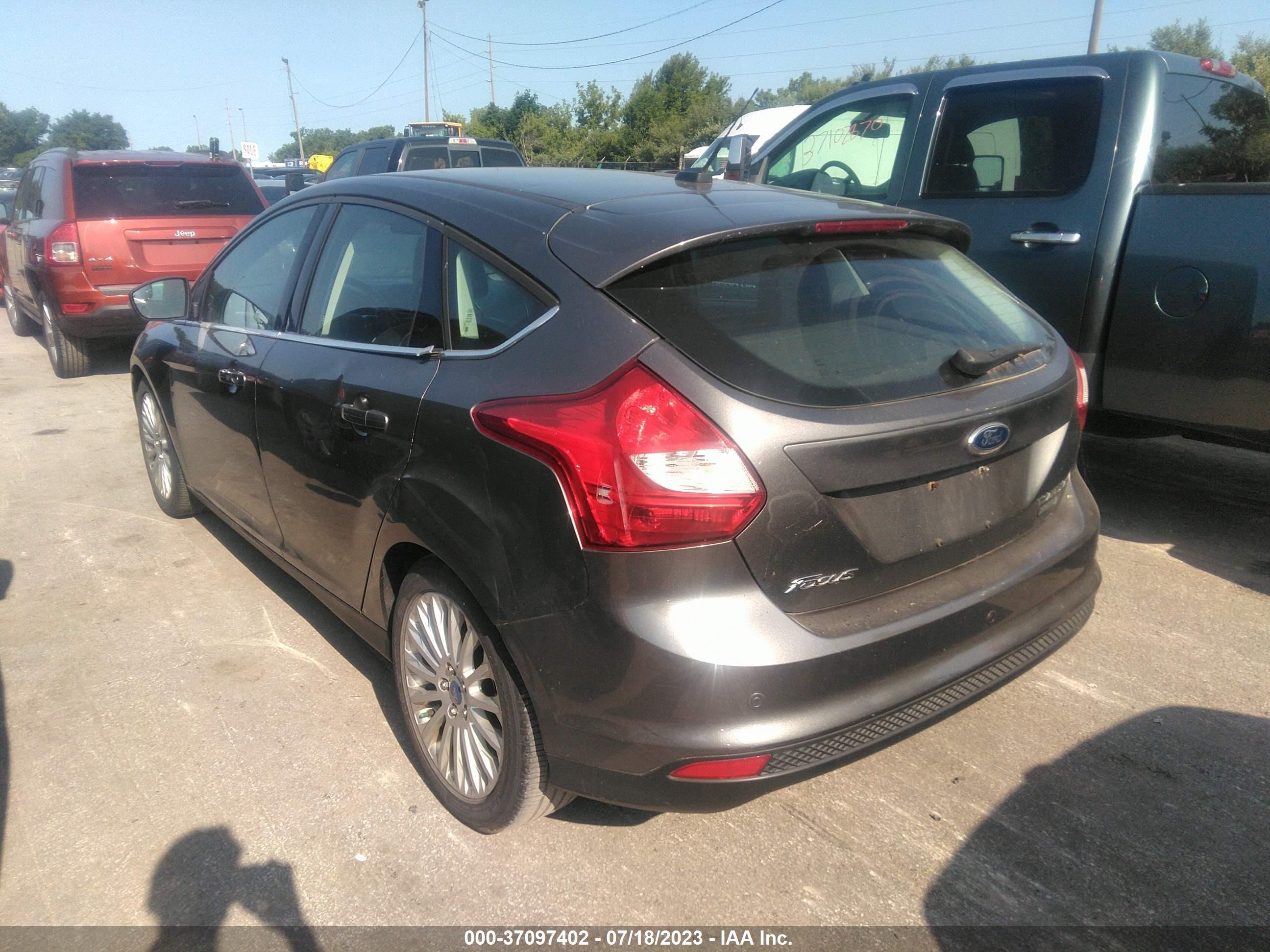 Photo 2 VIN: 1FAHP3N29CL323787 - FORD FOCUS 