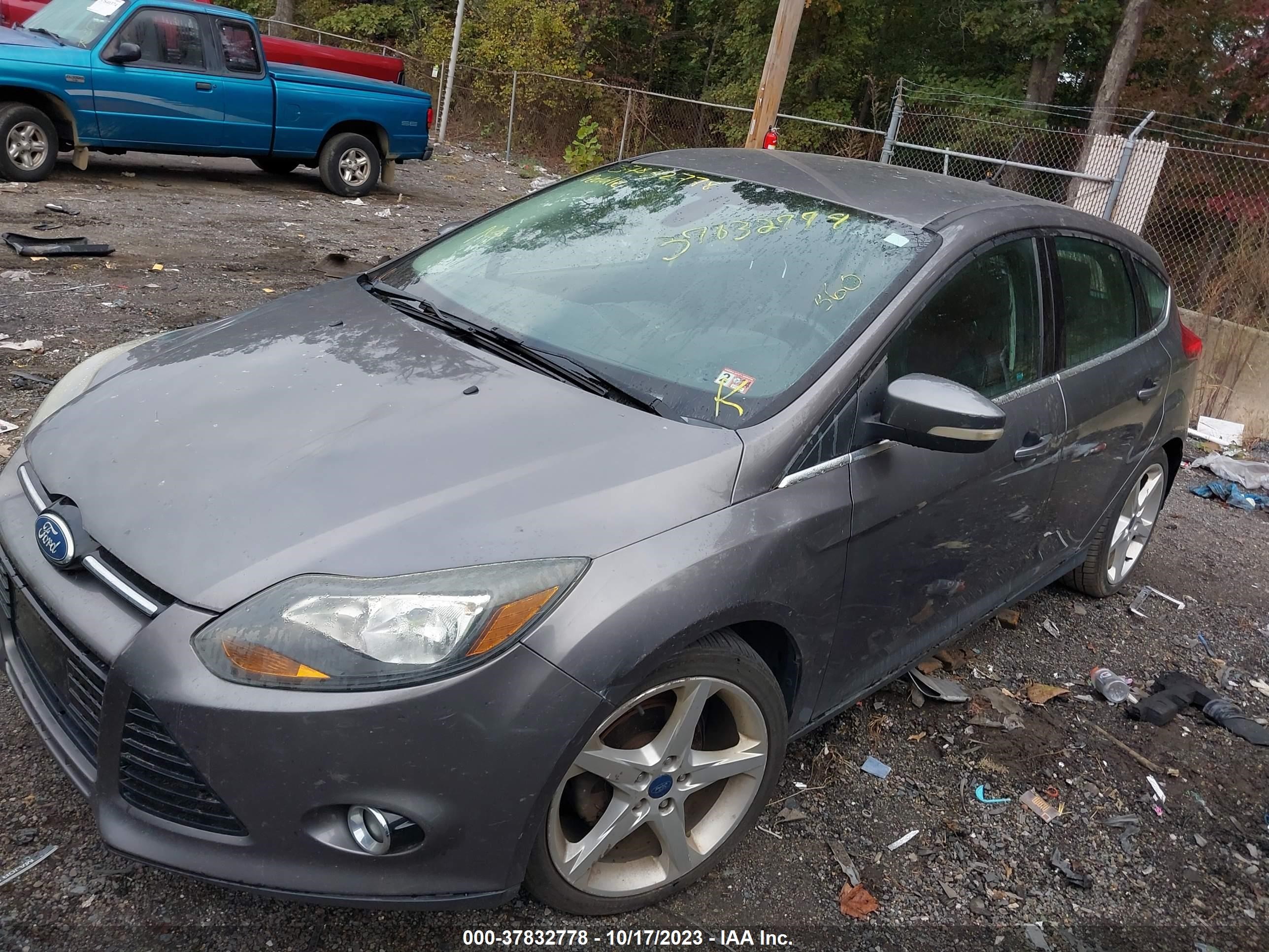 Photo 1 VIN: 1FAHP3N2XCL100352 - FORD FOCUS 