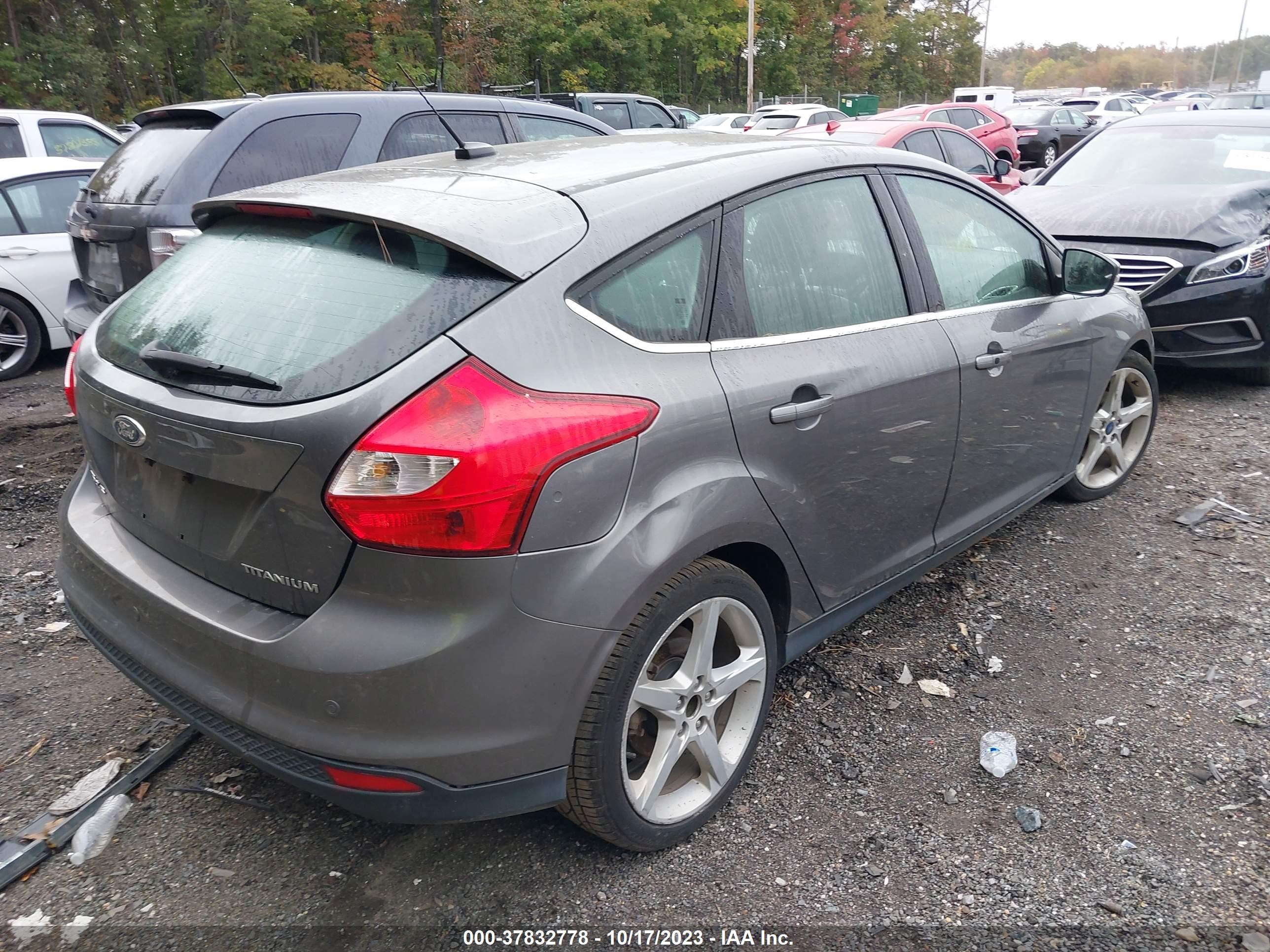 Photo 3 VIN: 1FAHP3N2XCL100352 - FORD FOCUS 