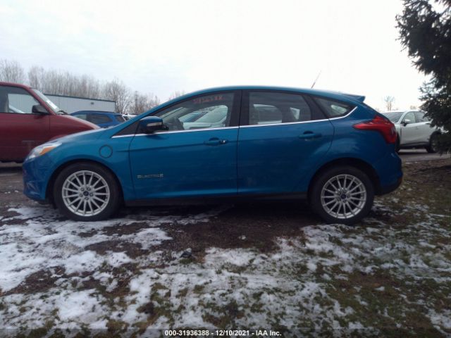 Photo 5 VIN: 1FAHP3R49CL333831 - FORD FOCUS 