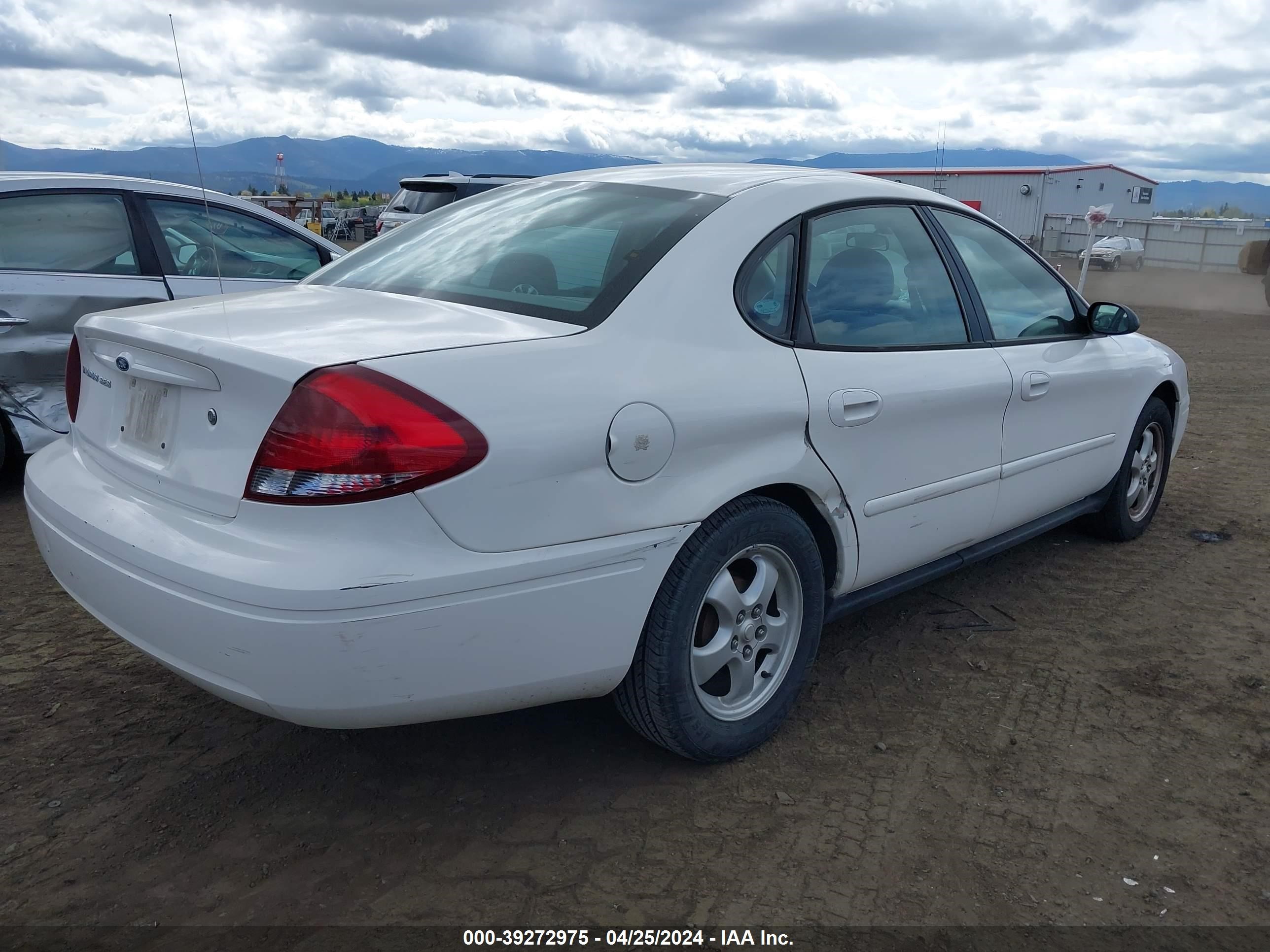 Photo 3 VIN: 1FAHP55U24G188675 - FORD TAURUS 