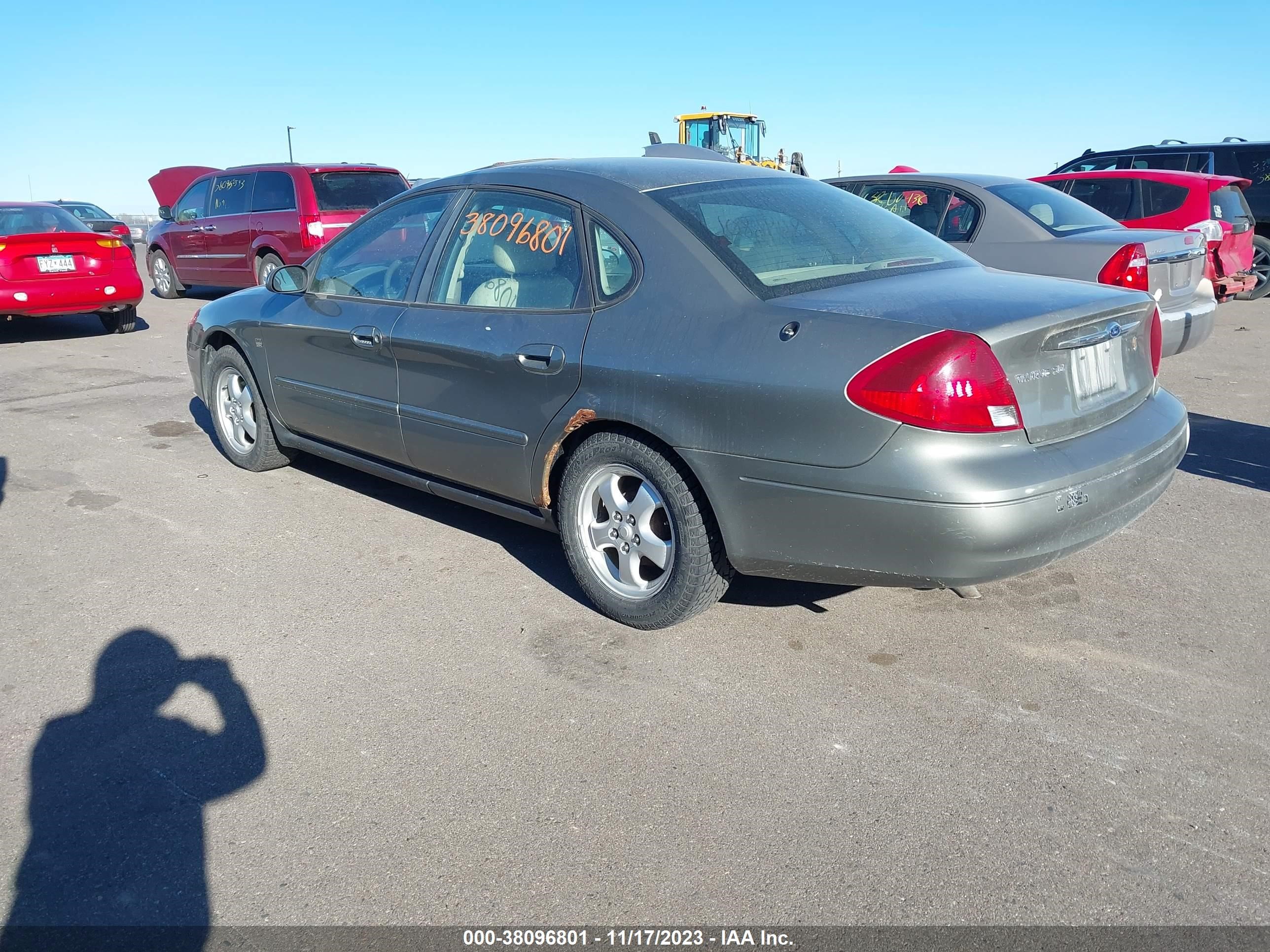 Photo 2 VIN: 1FAHP56S02A103927 - FORD TAURUS 