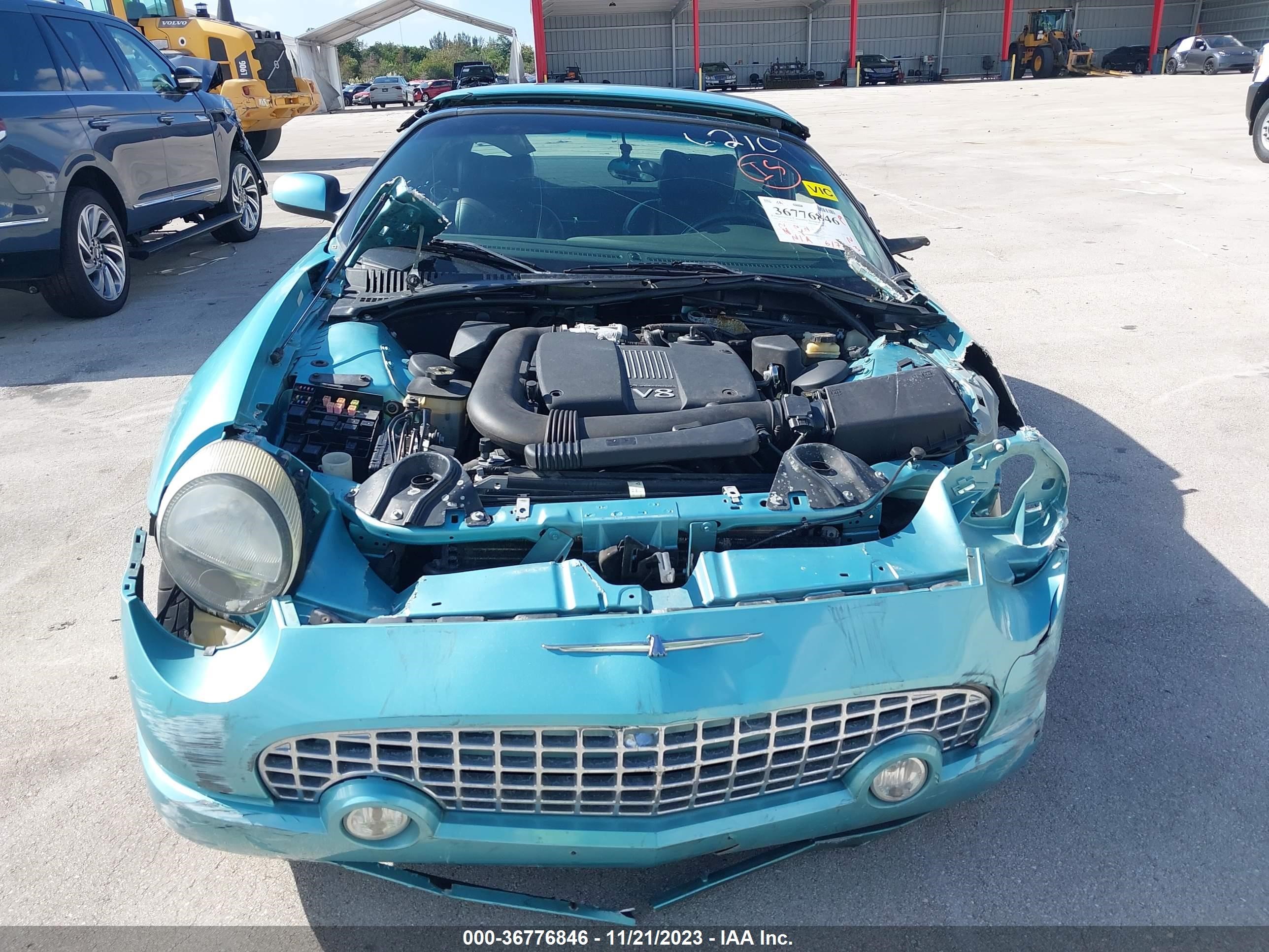 Photo 10 VIN: 1FAHP60A72Y106210 - FORD THUNDERBIRD 