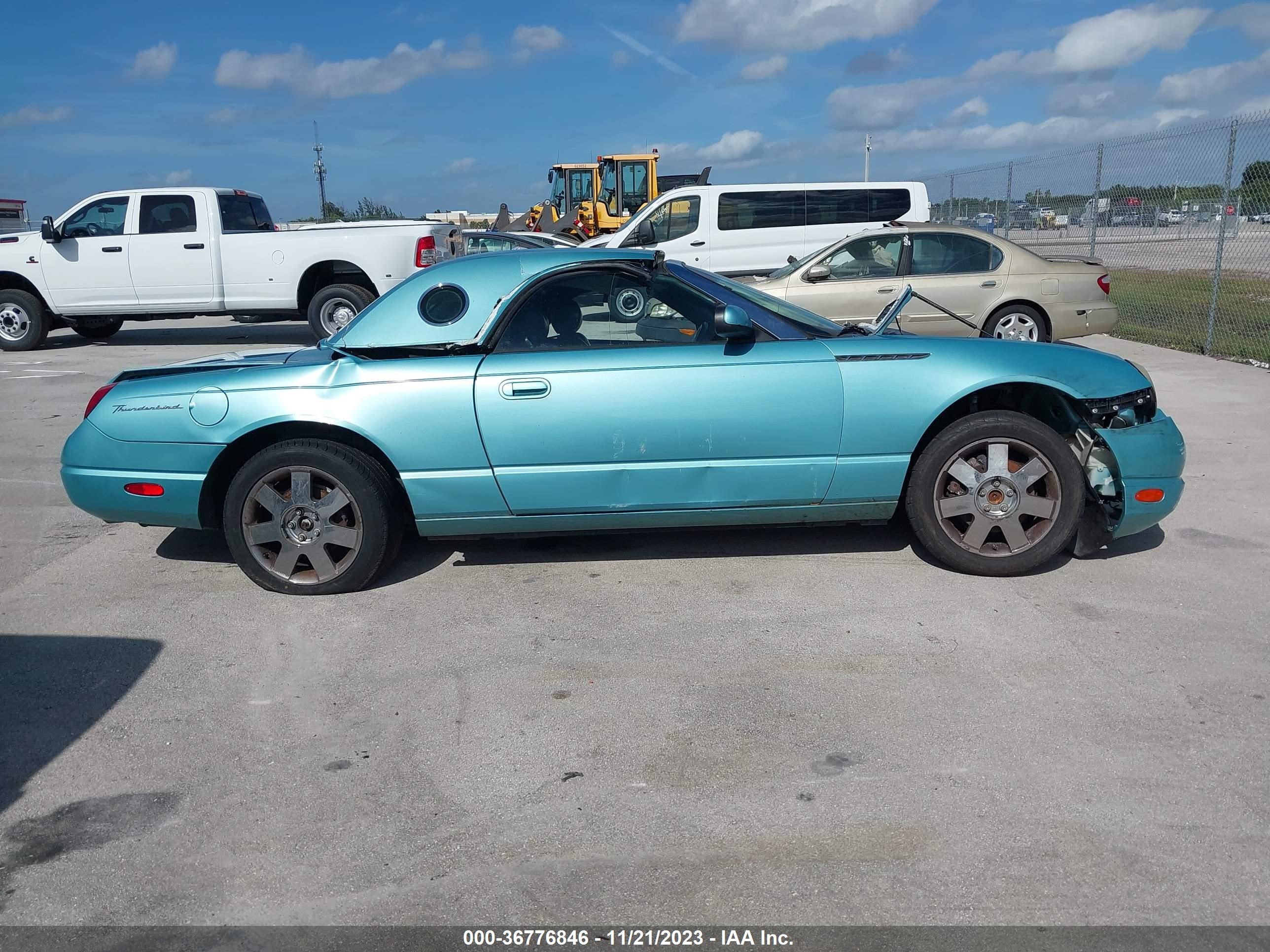 Photo 11 VIN: 1FAHP60A72Y106210 - FORD THUNDERBIRD 