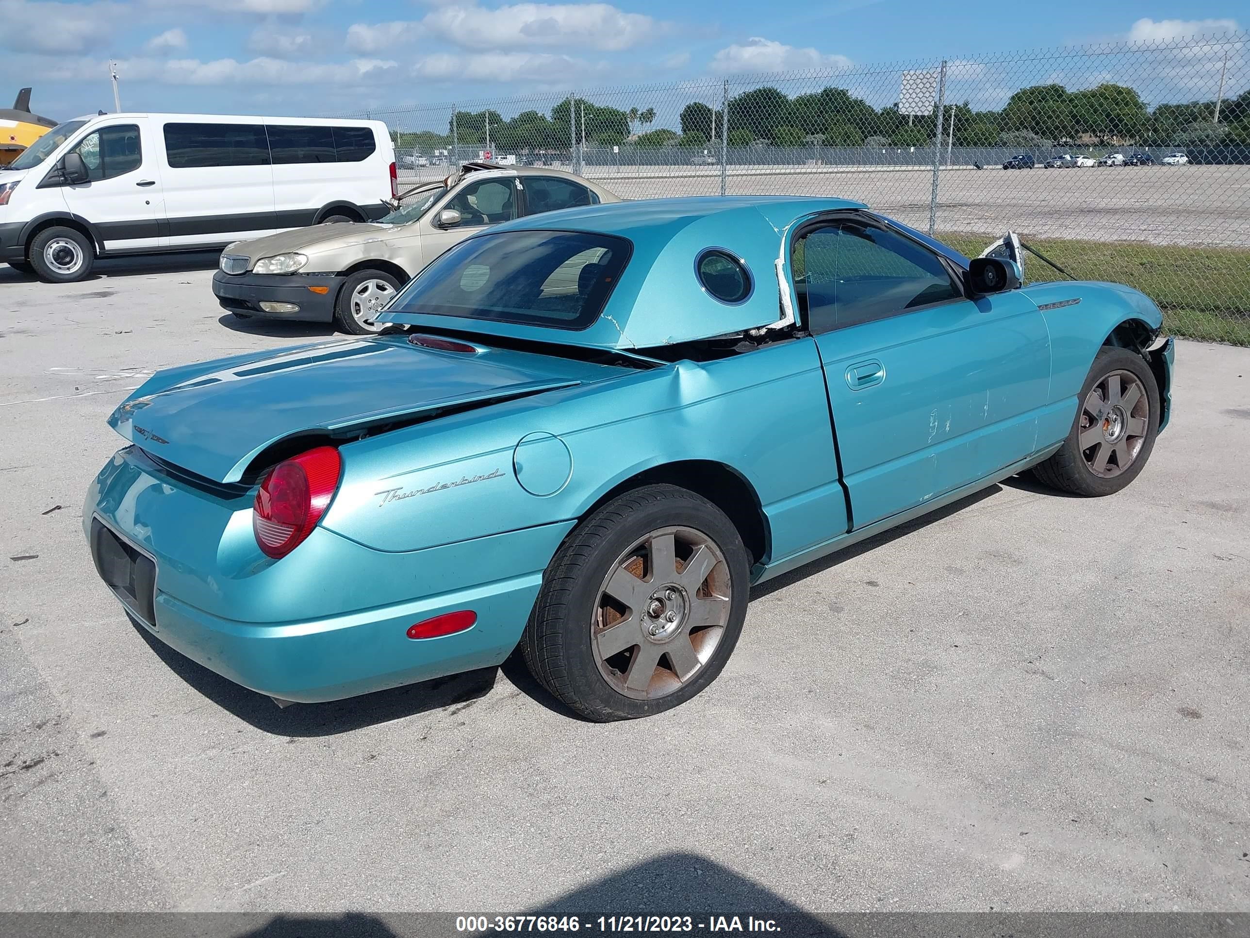 Photo 3 VIN: 1FAHP60A72Y106210 - FORD THUNDERBIRD 