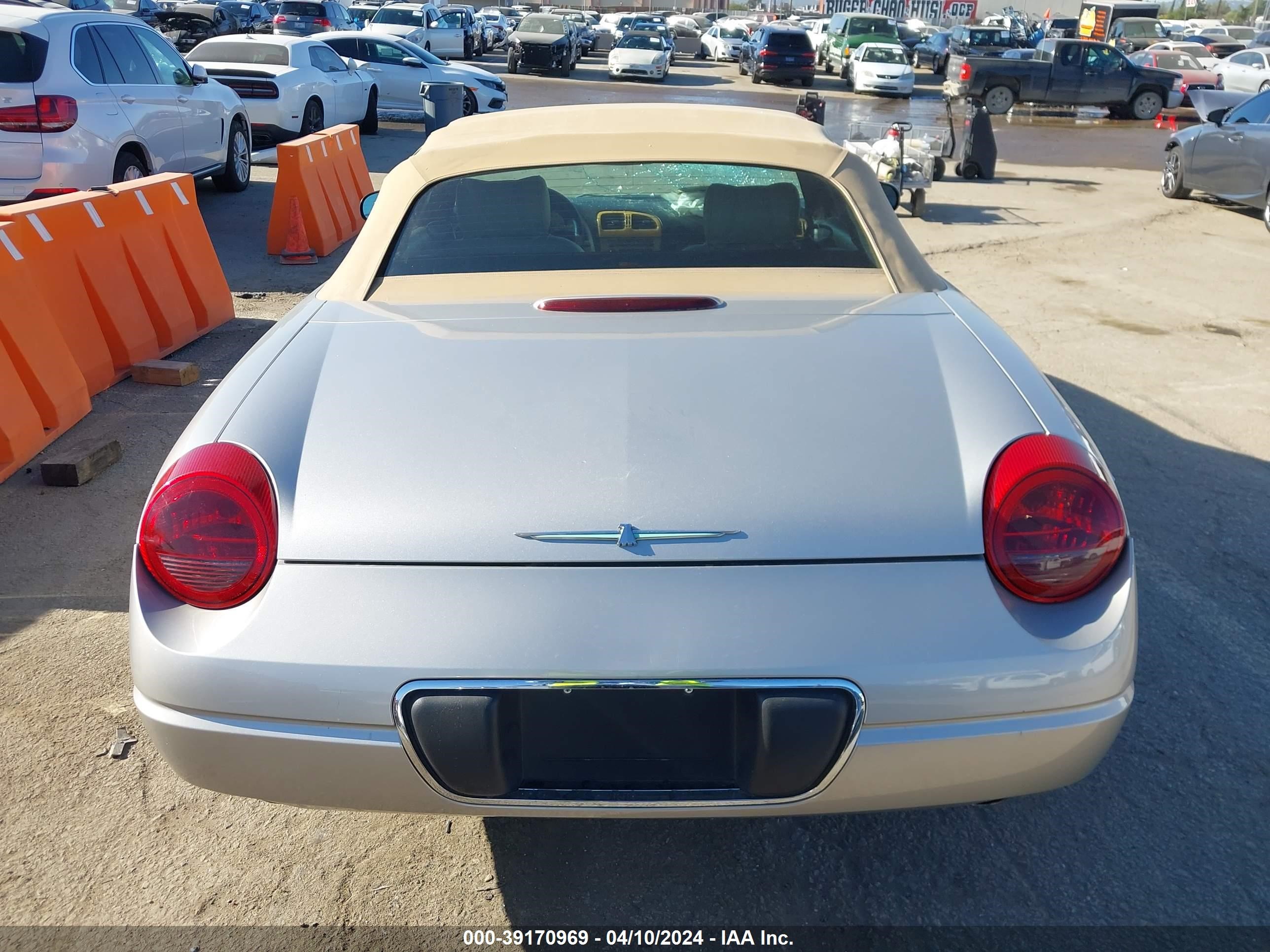 Photo 15 VIN: 1FAHP60AX4Y100324 - FORD THUNDERBIRD 