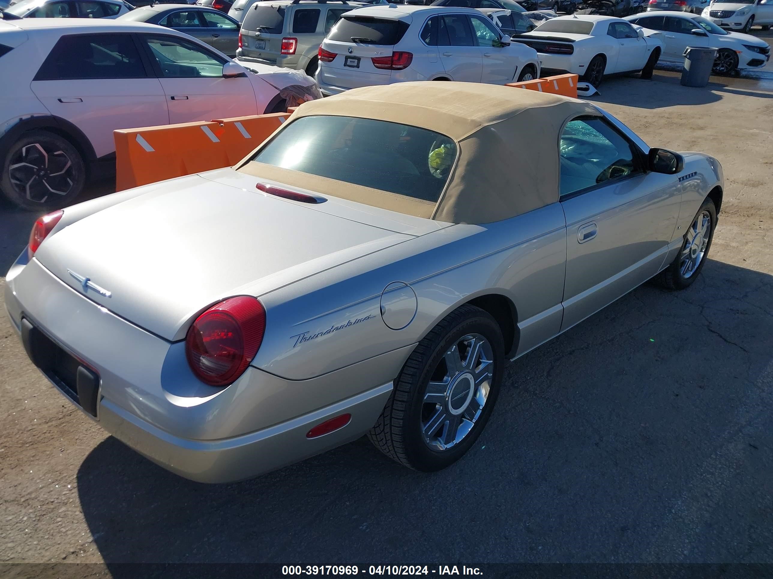 Photo 3 VIN: 1FAHP60AX4Y100324 - FORD THUNDERBIRD 