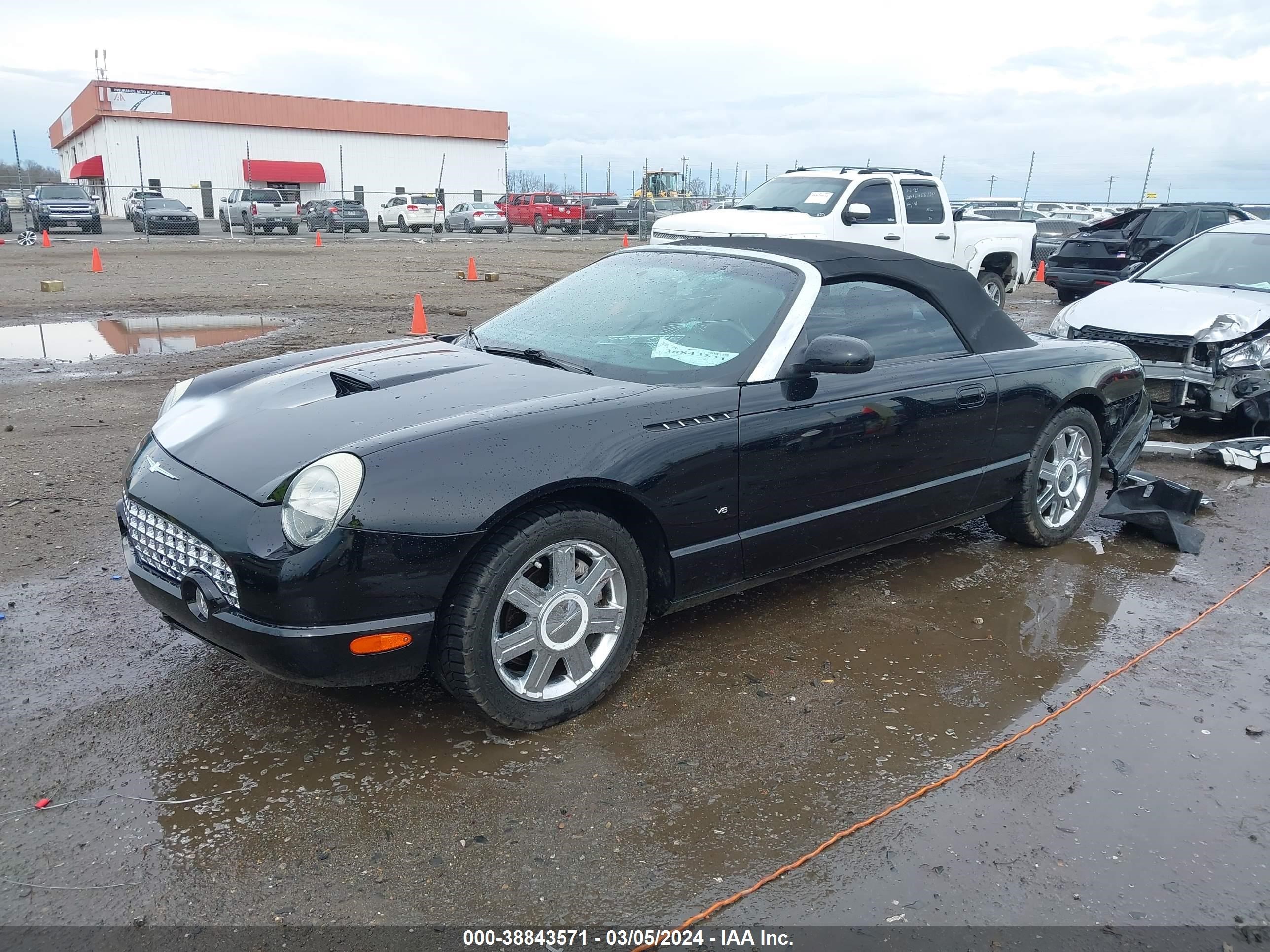 Photo 1 VIN: 1FAHP60AX4Y111470 - FORD THUNDERBIRD 