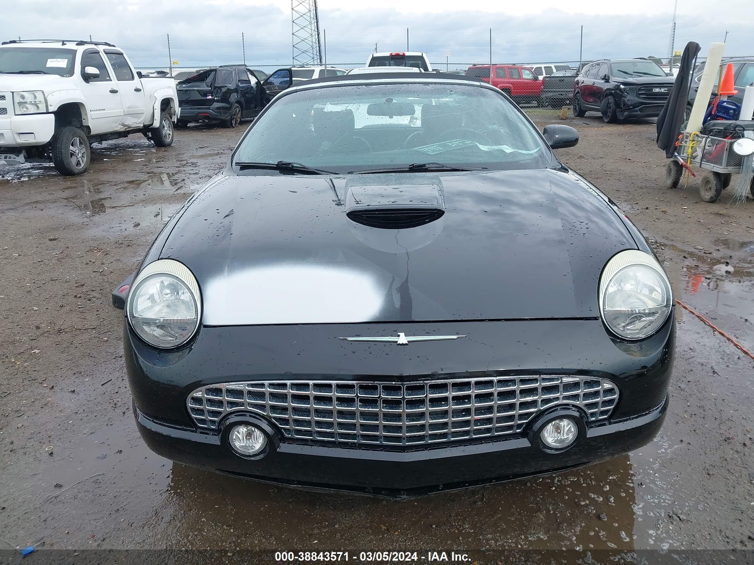 Photo 11 VIN: 1FAHP60AX4Y111470 - FORD THUNDERBIRD 