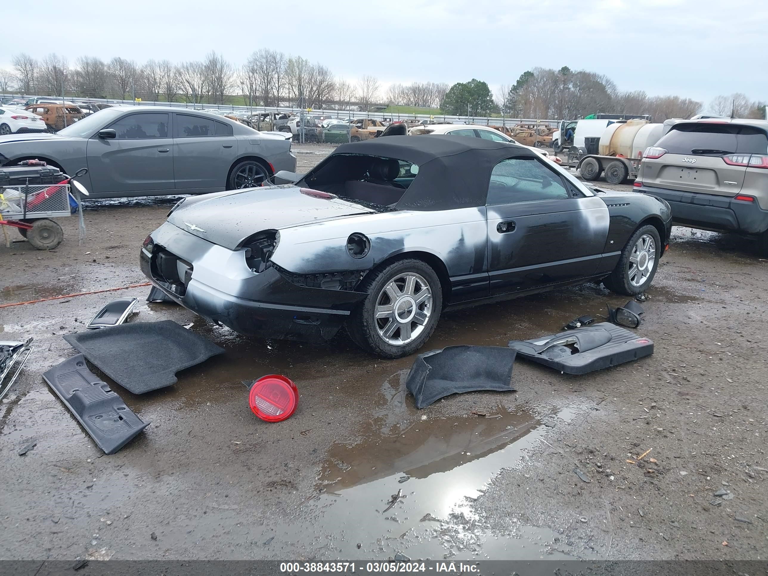 Photo 3 VIN: 1FAHP60AX4Y111470 - FORD THUNDERBIRD 