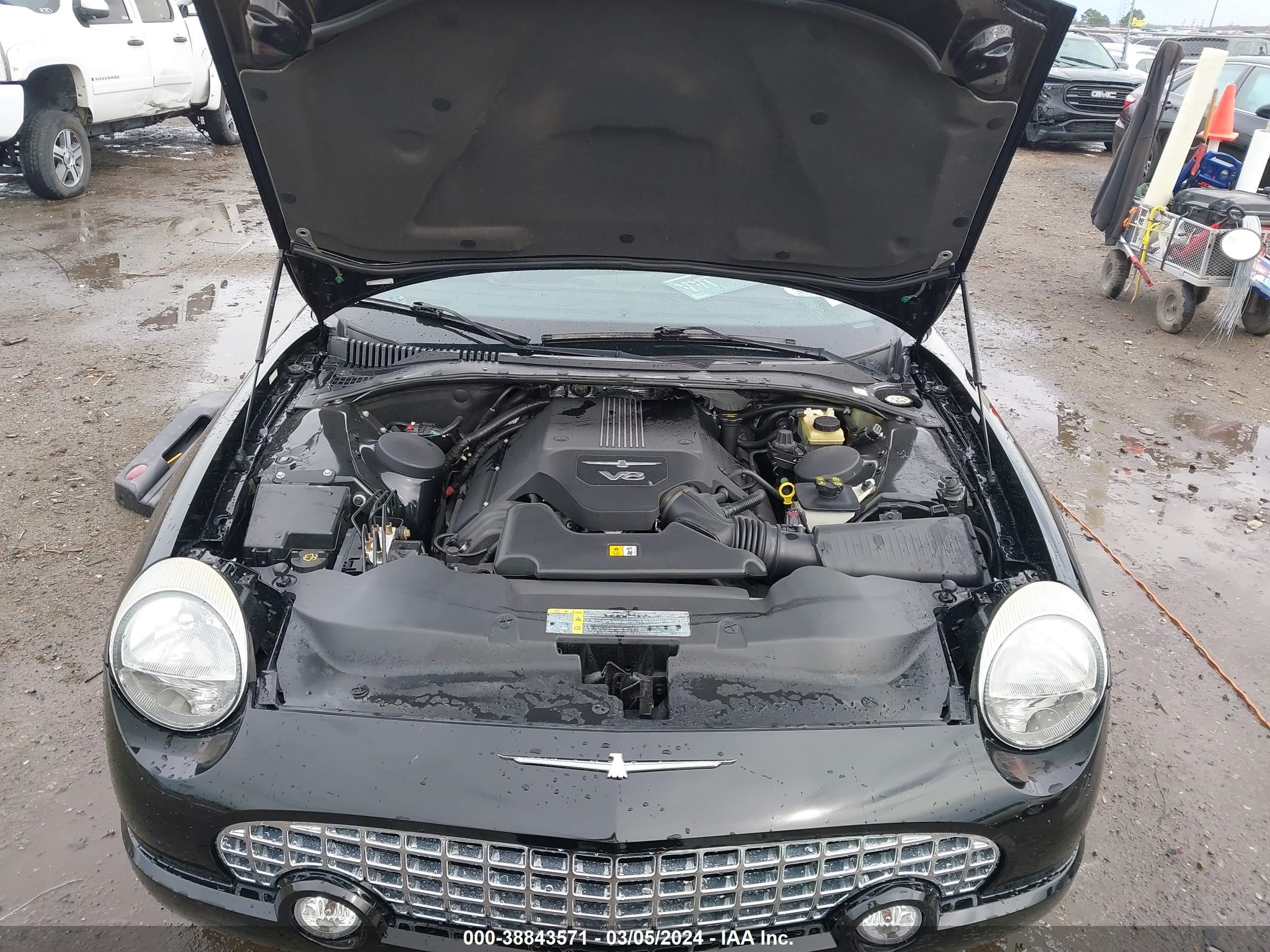 Photo 9 VIN: 1FAHP60AX4Y111470 - FORD THUNDERBIRD 