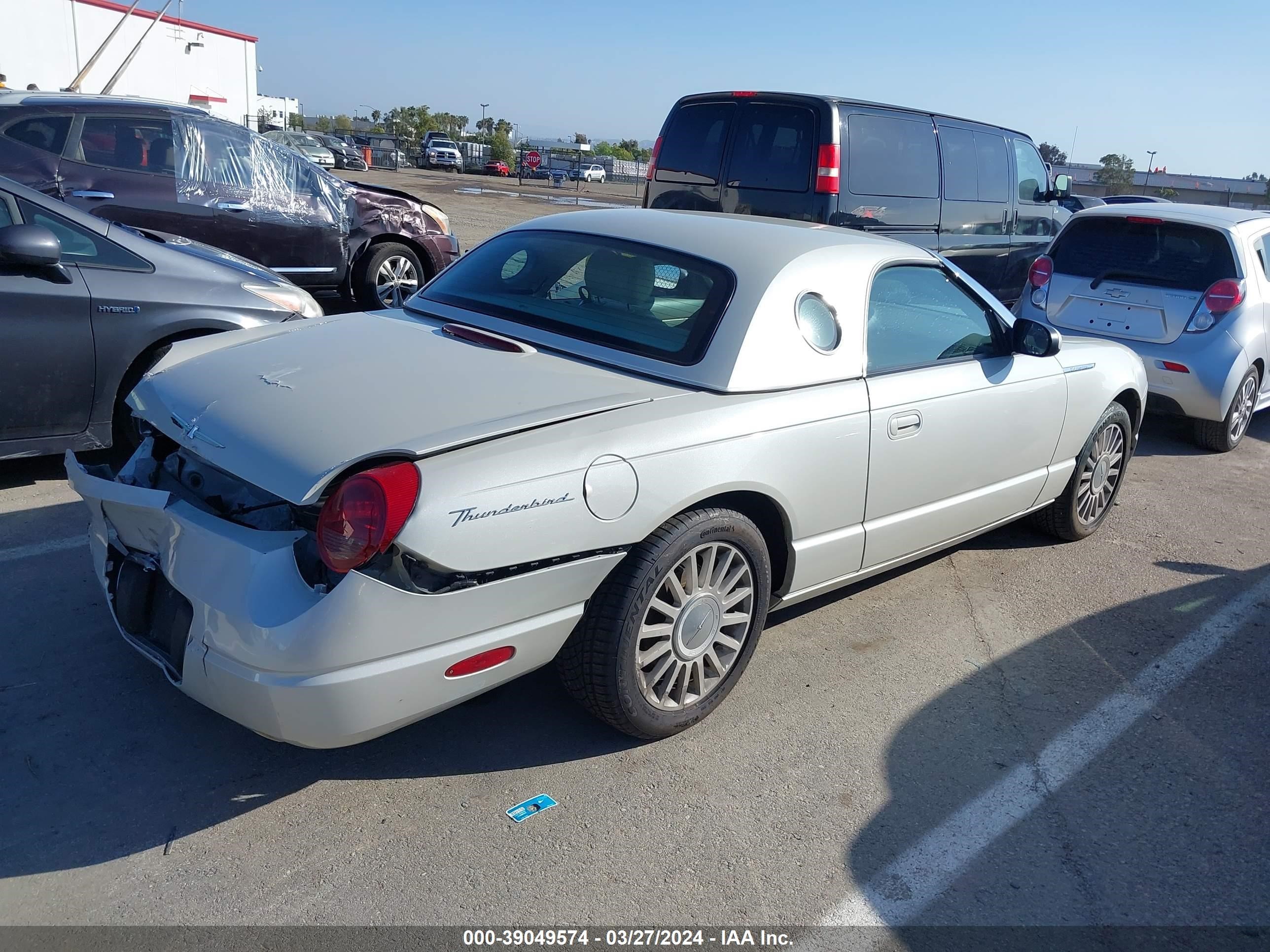 Photo 3 VIN: 1FAHP69A05Y105049 - FORD THUNDERBIRD 