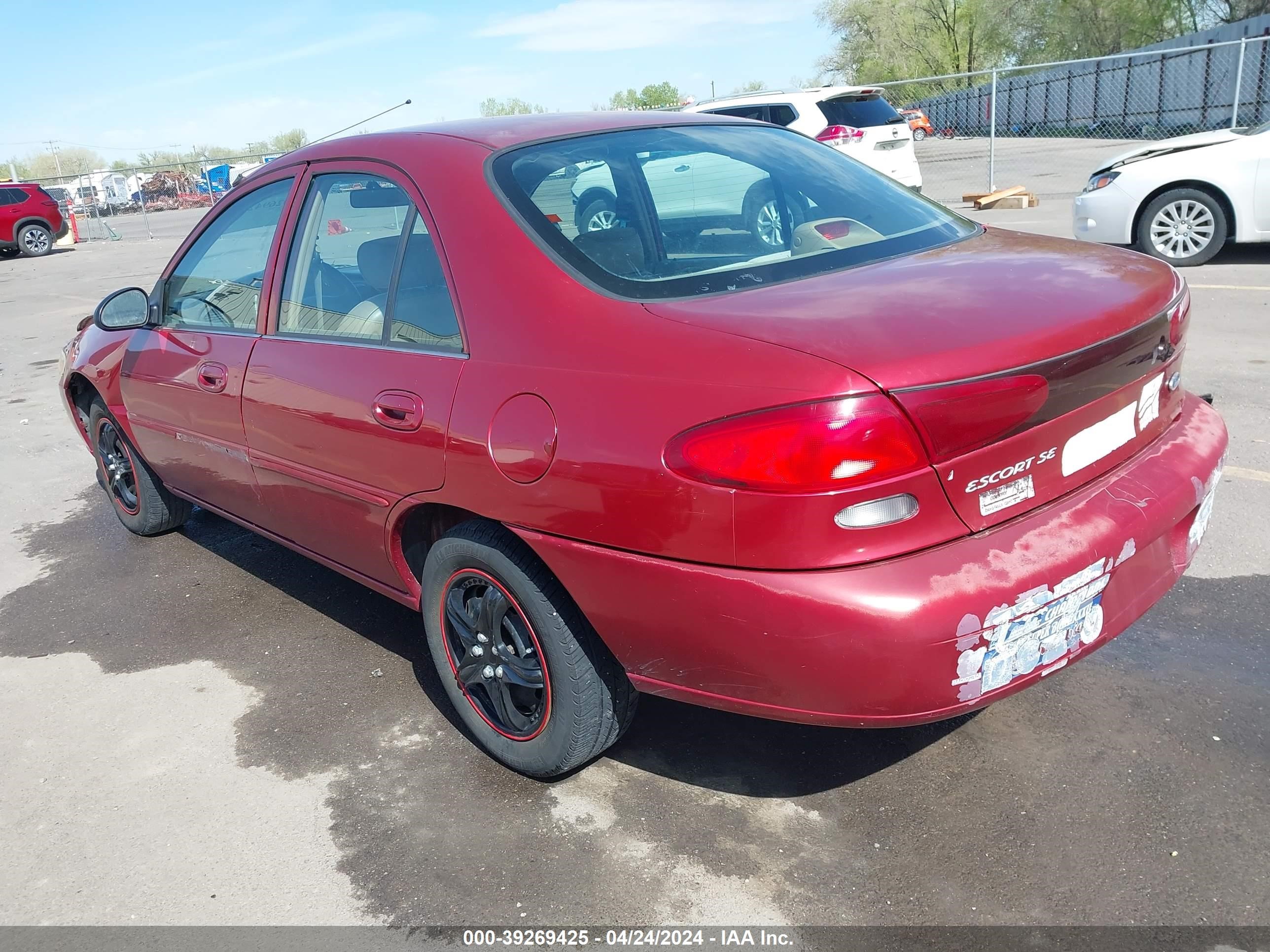 Photo 2 VIN: 1FALP13P7WW107260 - FORD ESCORT 