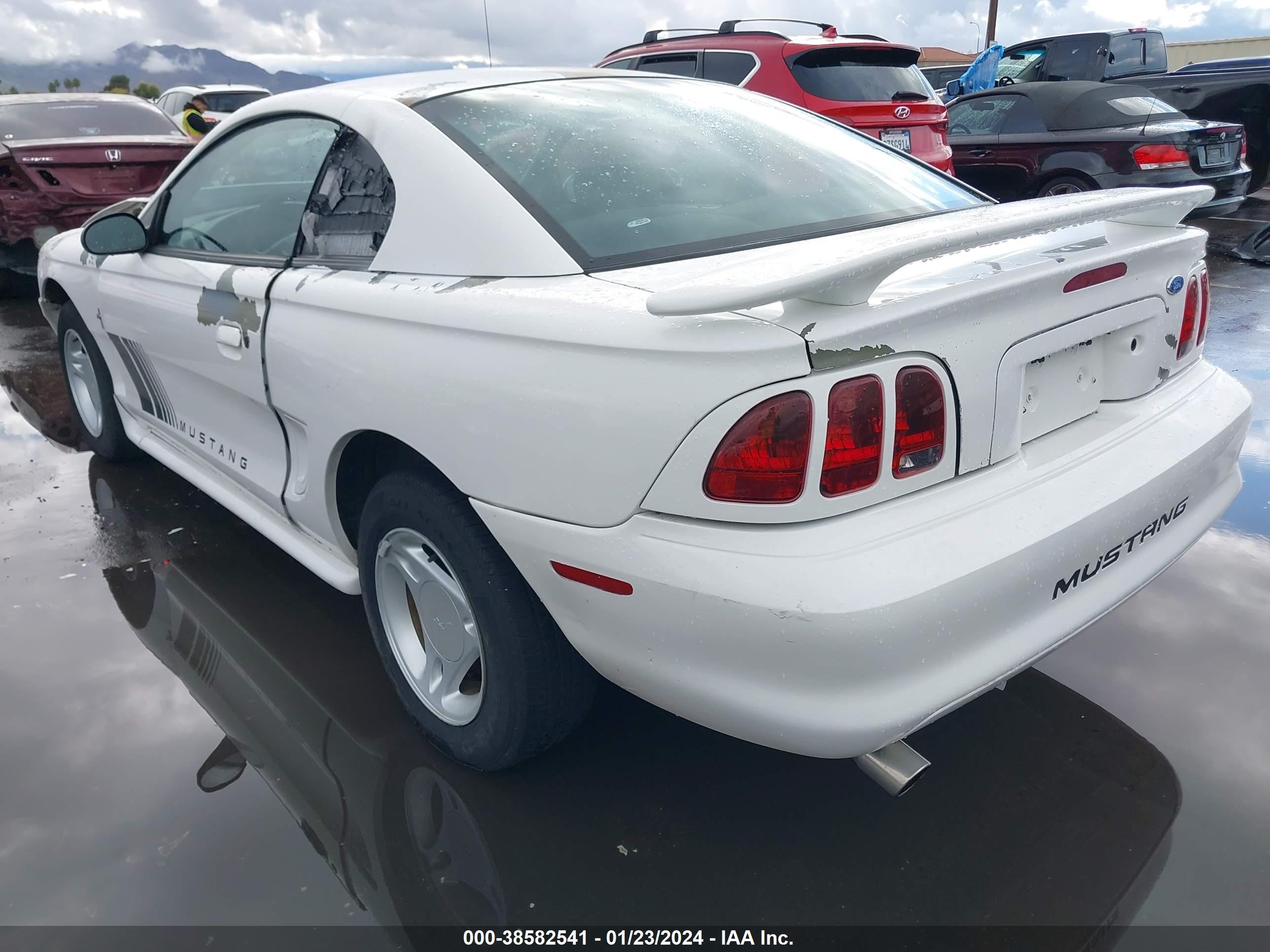 Photo 2 VIN: 1FALP4042VF141858 - FORD MUSTANG 