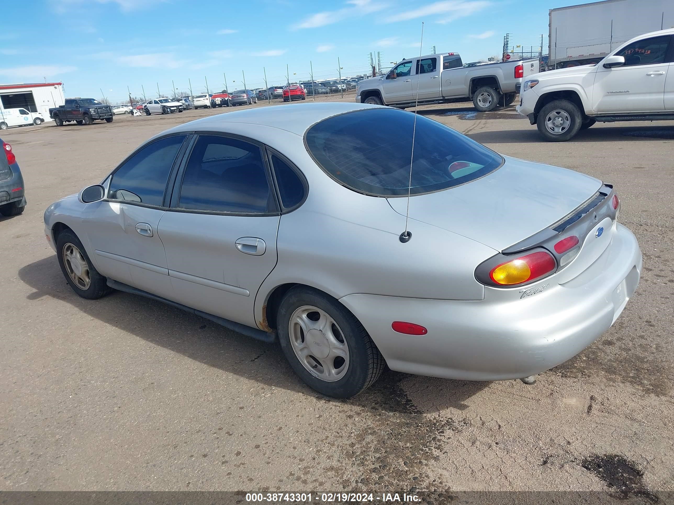 Photo 2 VIN: 1FALP52U6VG268061 - FORD TAURUS 