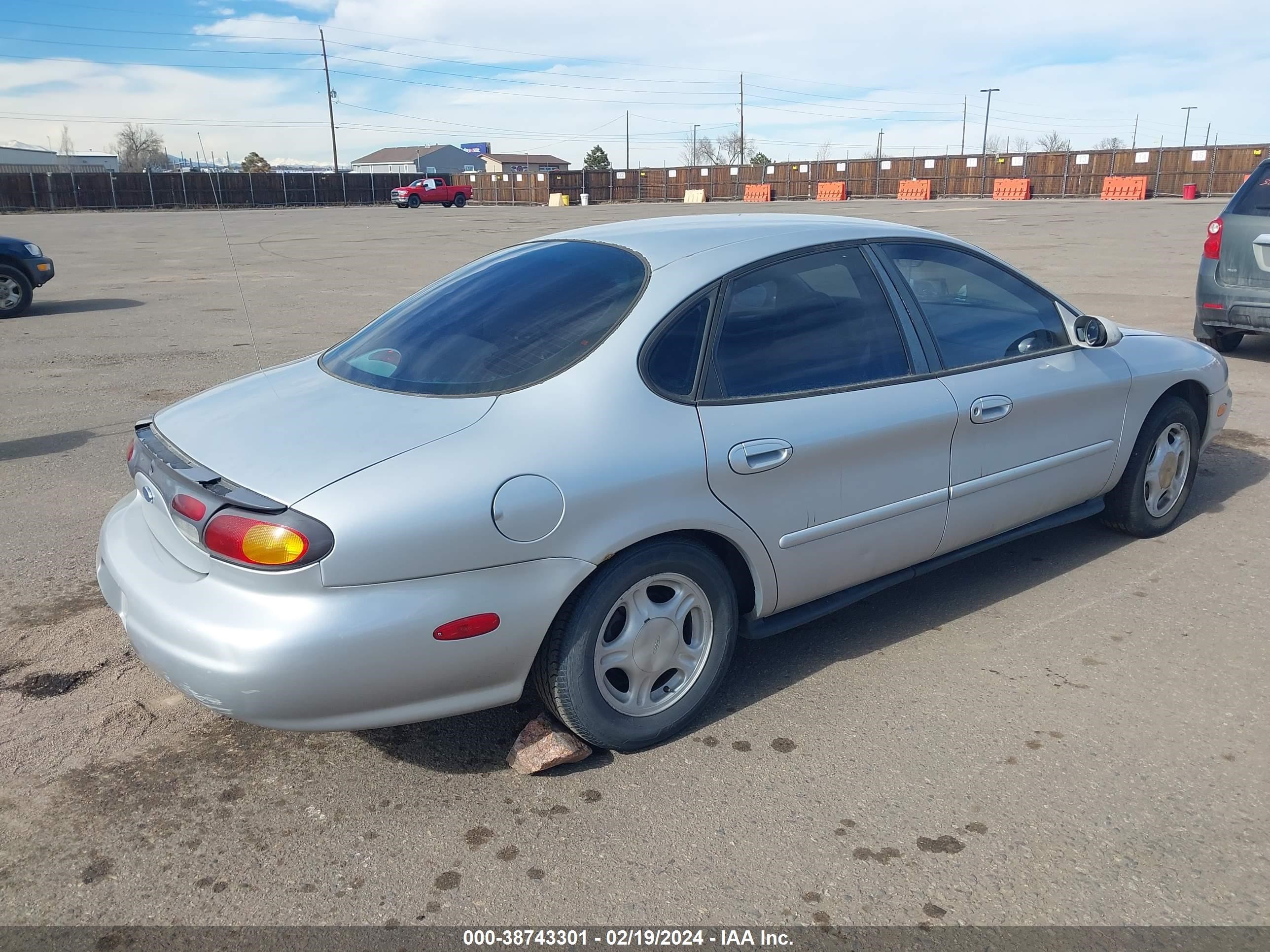 Photo 3 VIN: 1FALP52U6VG268061 - FORD TAURUS 