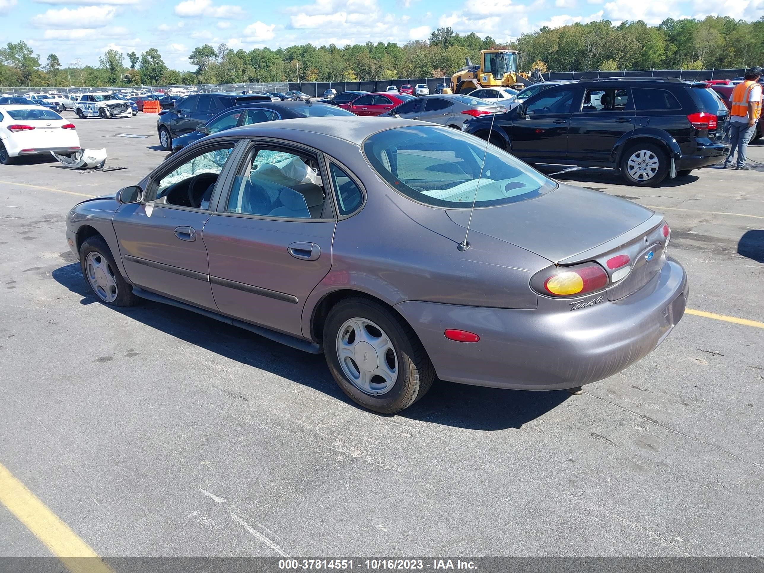 Photo 2 VIN: 1FALP52UXTA235113 - FORD TAURUS 