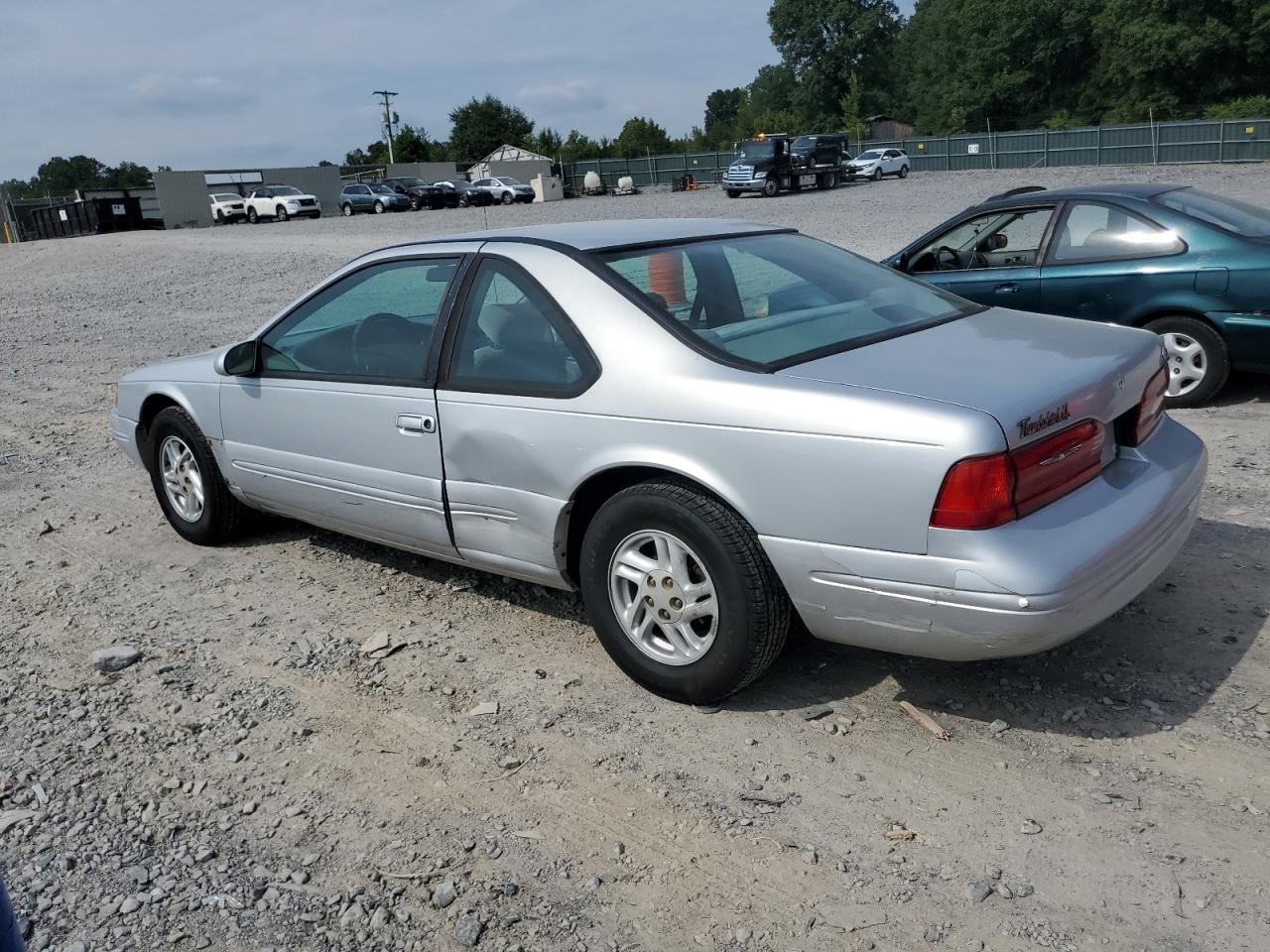 Photo 1 VIN: 1FALP62W0VH158267 - FORD THUNDERBIRD 