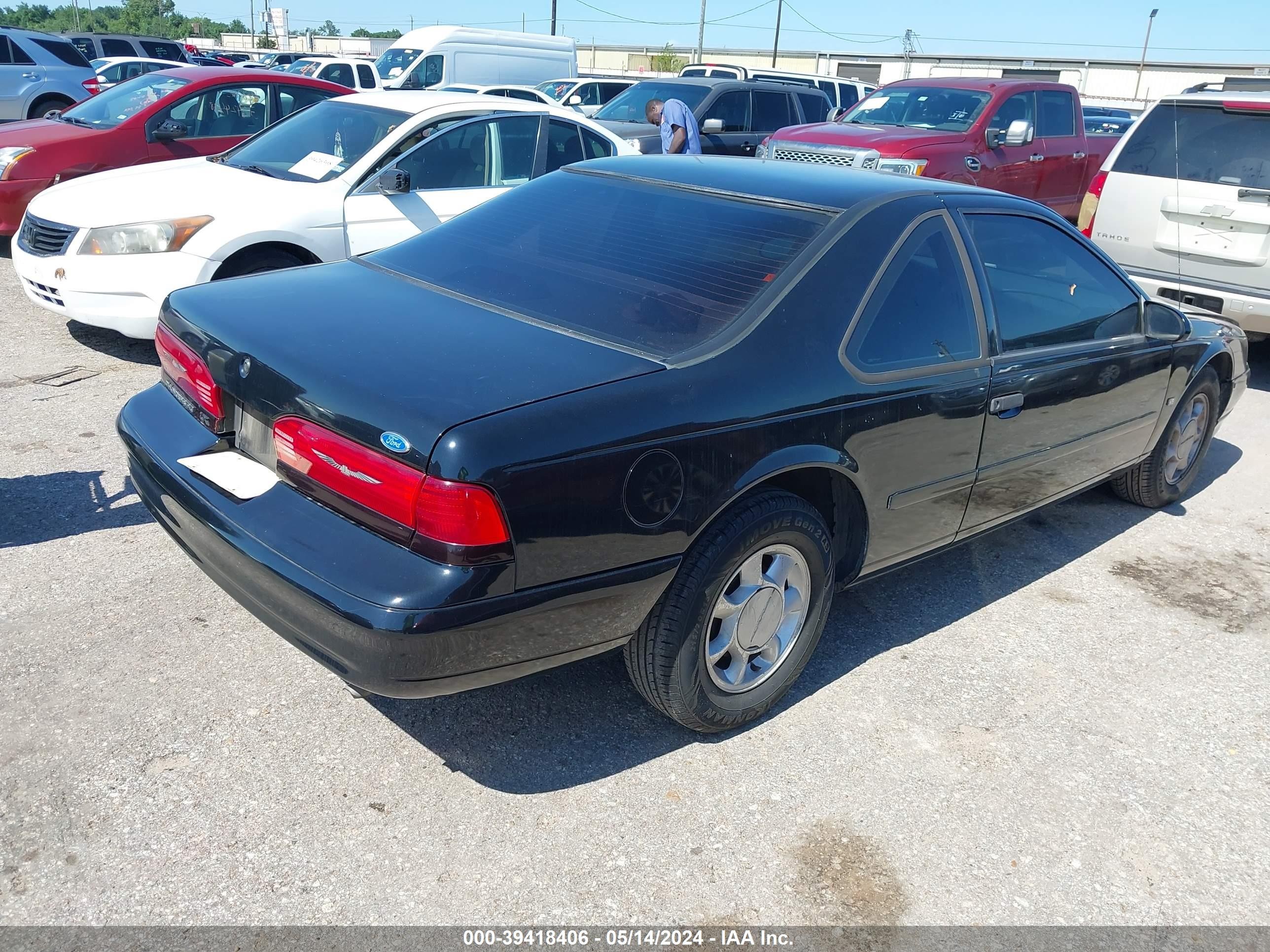 Photo 3 VIN: 1FALP62W9RH198658 - FORD THUNDERBIRD 