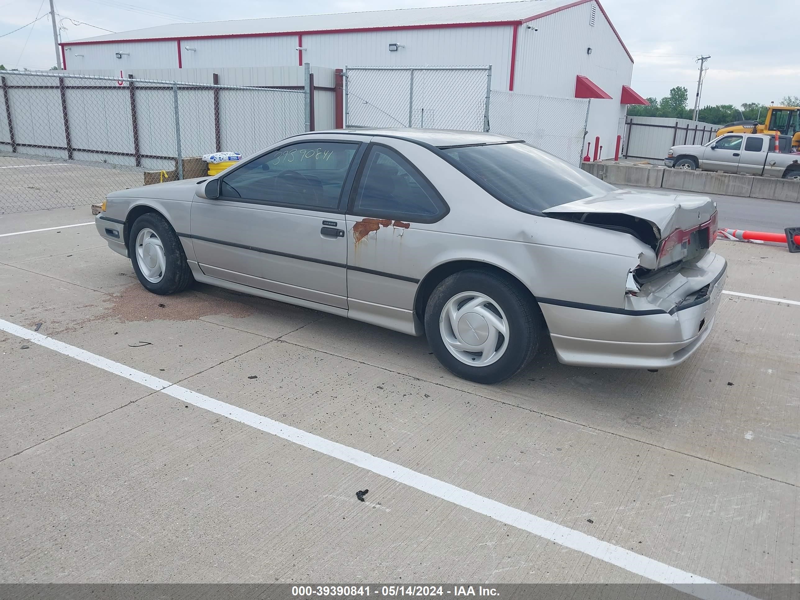 Photo 2 VIN: 1FAPP64R1KH157956 - FORD THUNDERBIRD 