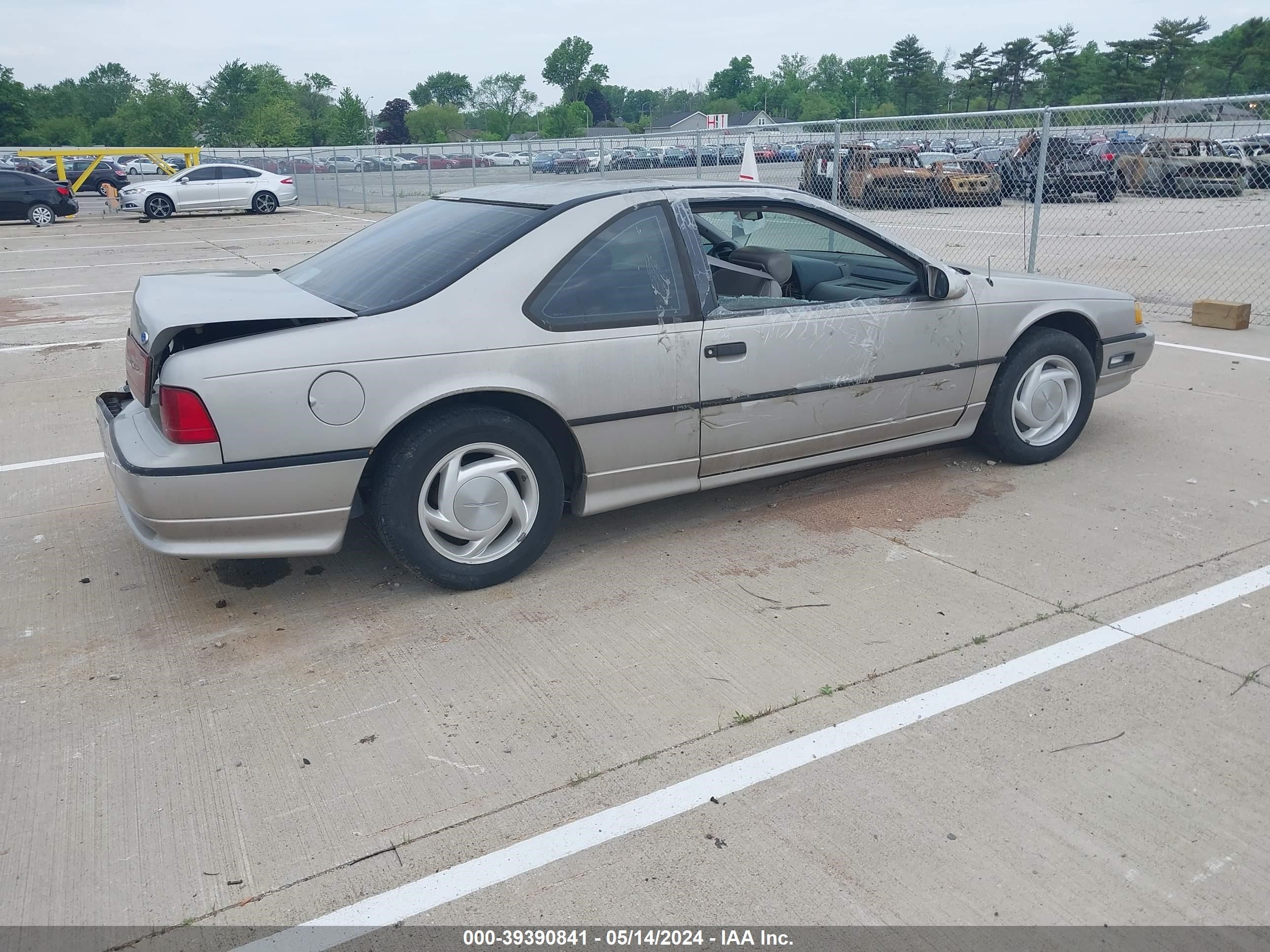 Photo 3 VIN: 1FAPP64R1KH157956 - FORD THUNDERBIRD 