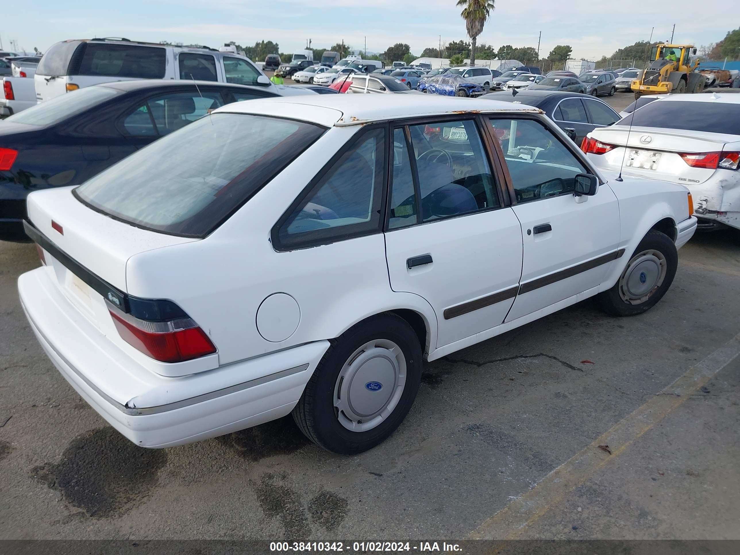 Photo 3 VIN: 1FAPP959XJW352139 - FORD ESCORT 