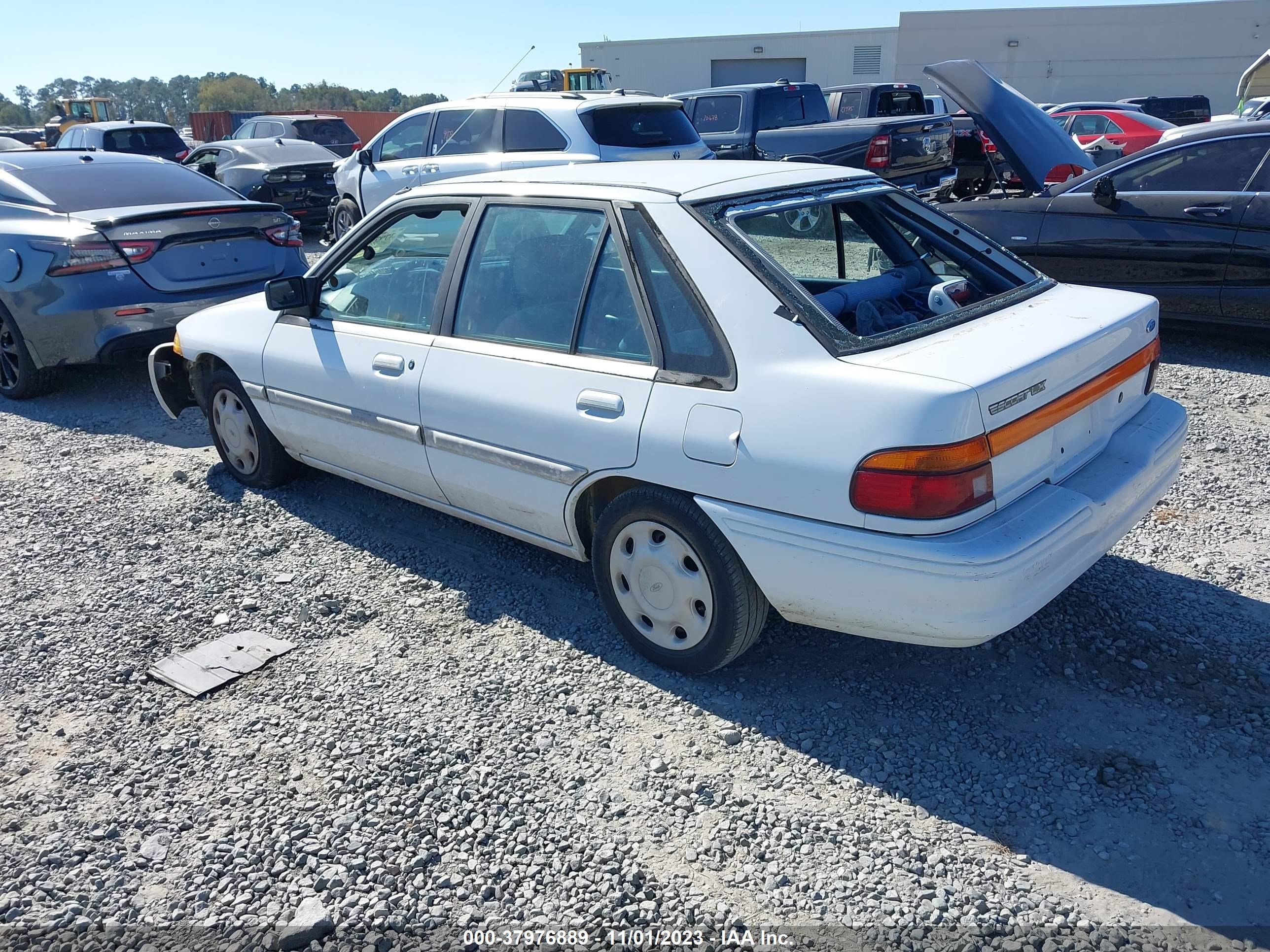 Photo 2 VIN: 1FASP14JXSW328982 - FORD ESCORT 