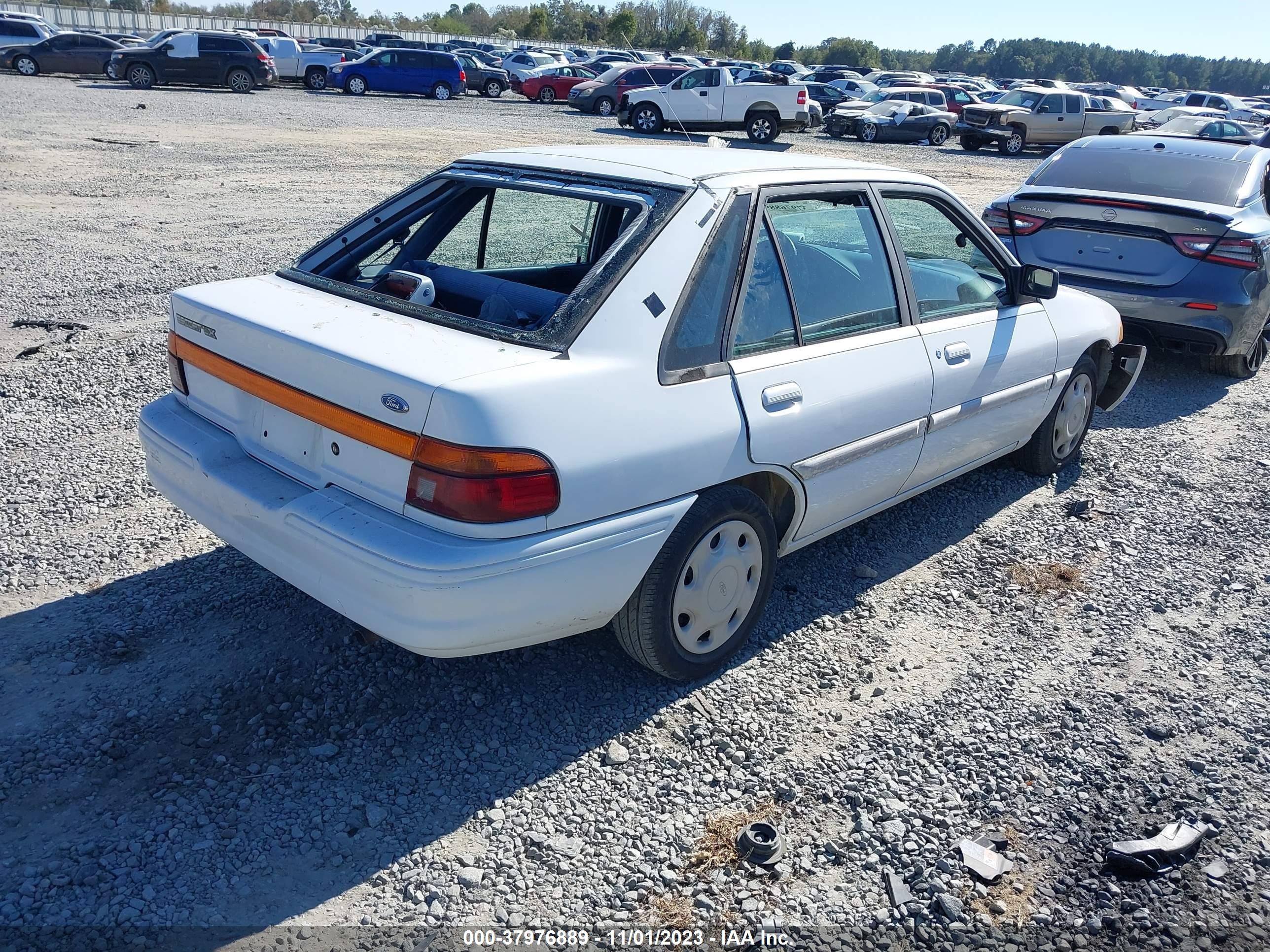 Photo 3 VIN: 1FASP14JXSW328982 - FORD ESCORT 