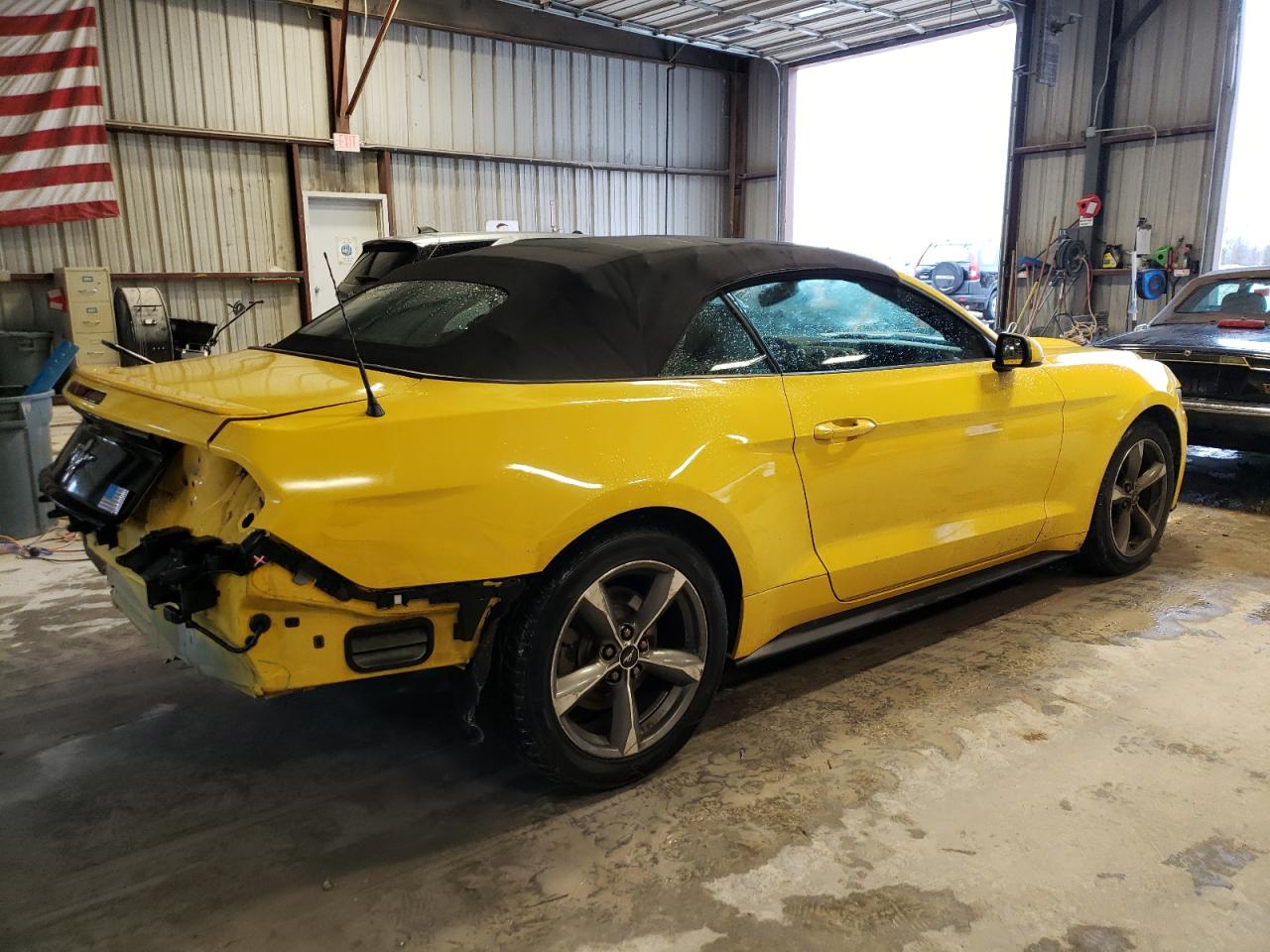 Photo 2 VIN: 1FATP8EM6G5304875 - FORD MUSTANG 