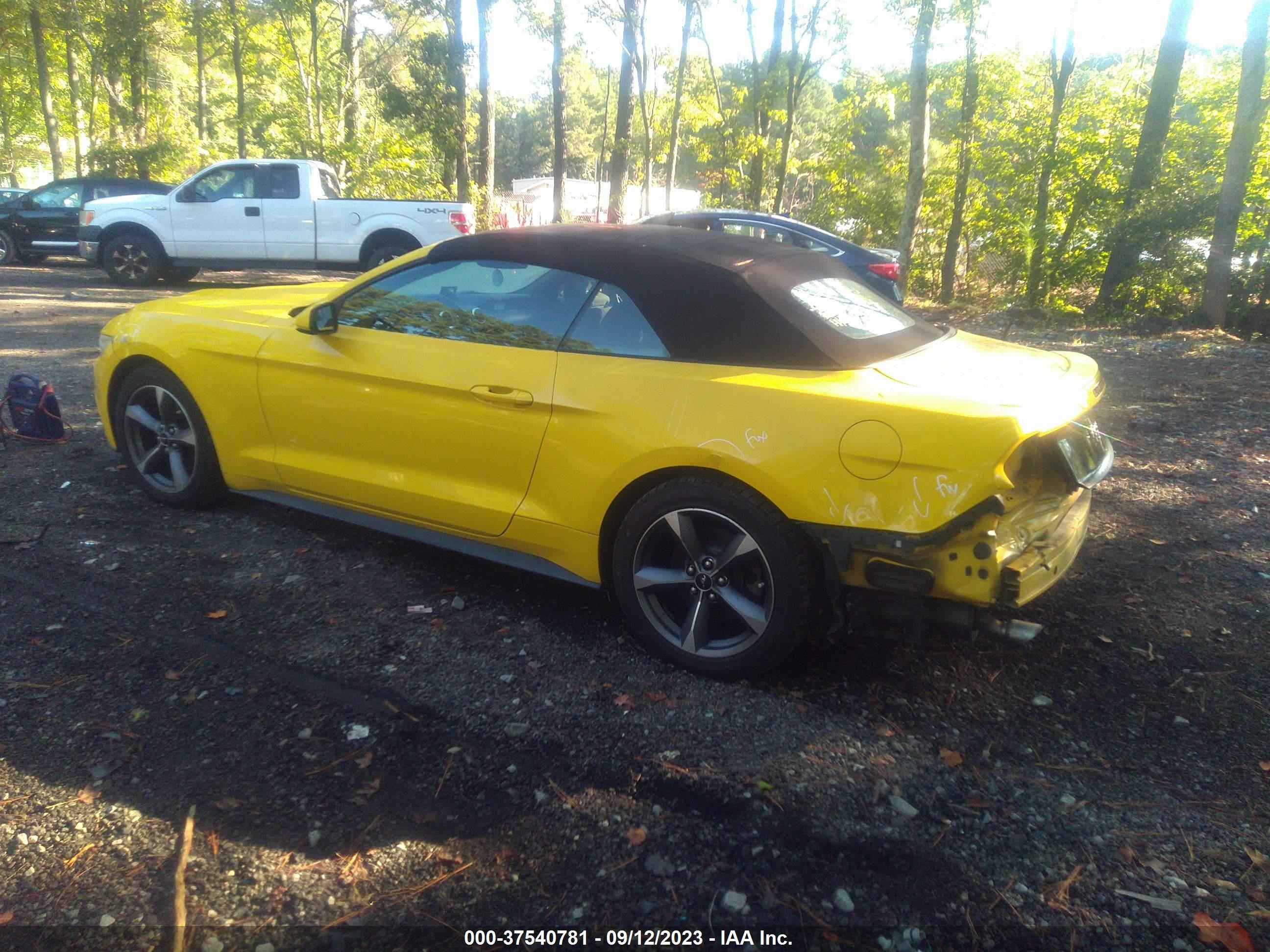 Photo 2 VIN: 1FATP8EM7F5333574 - FORD MUSTANG 