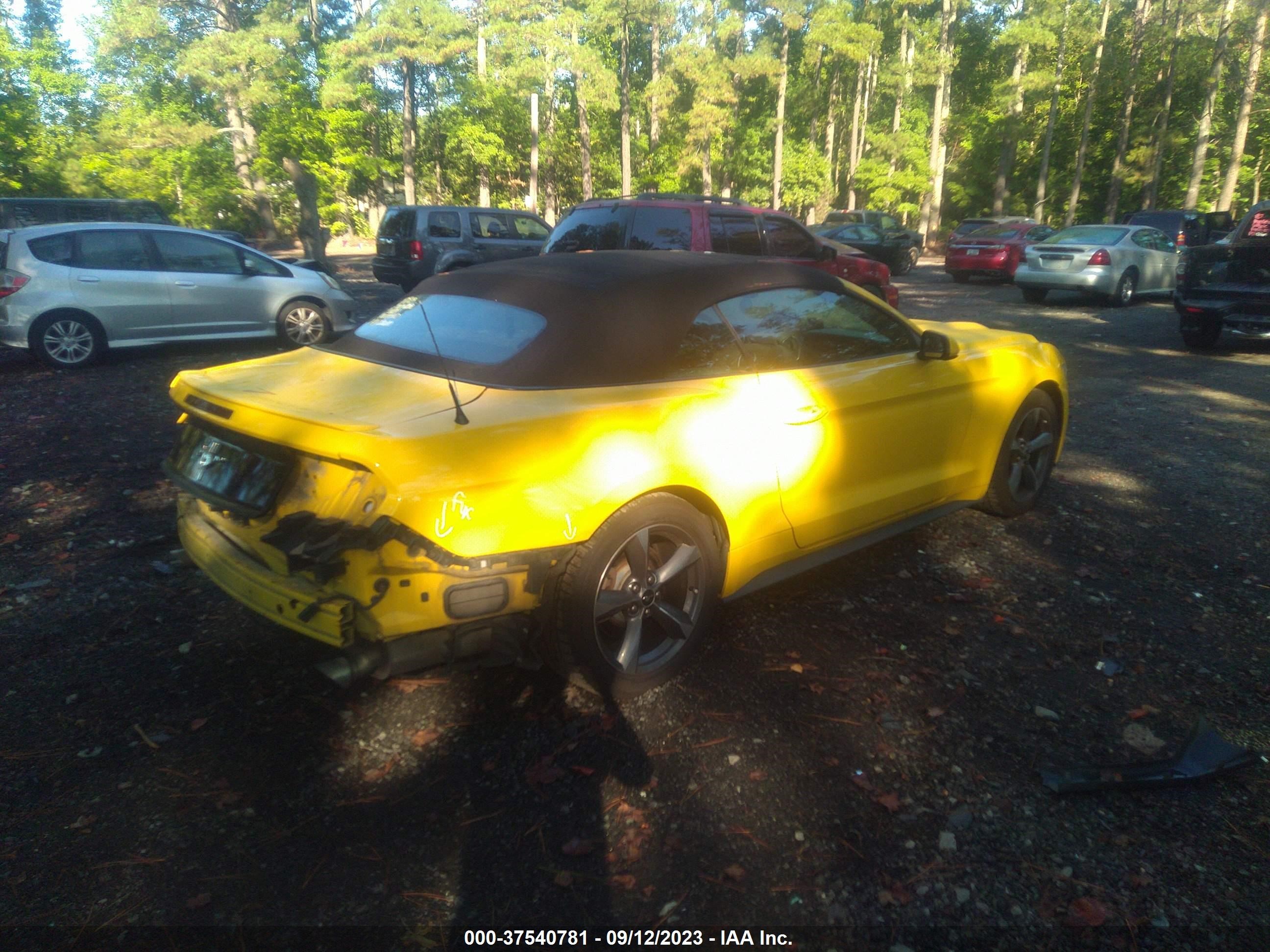 Photo 3 VIN: 1FATP8EM7F5333574 - FORD MUSTANG 