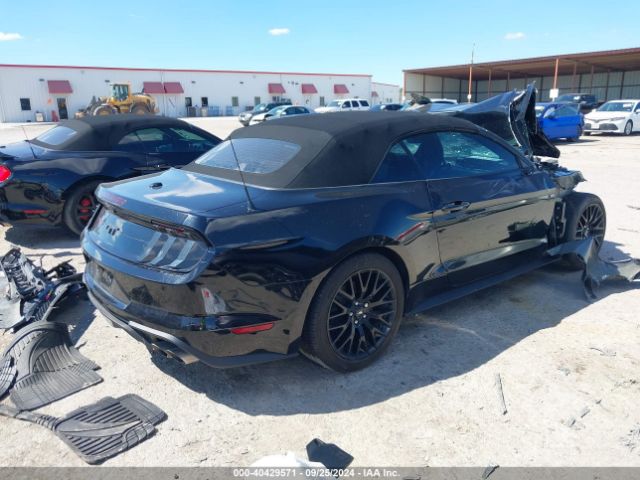 Photo 3 VIN: 1FATP8FF1J5104011 - FORD MUSTANG 