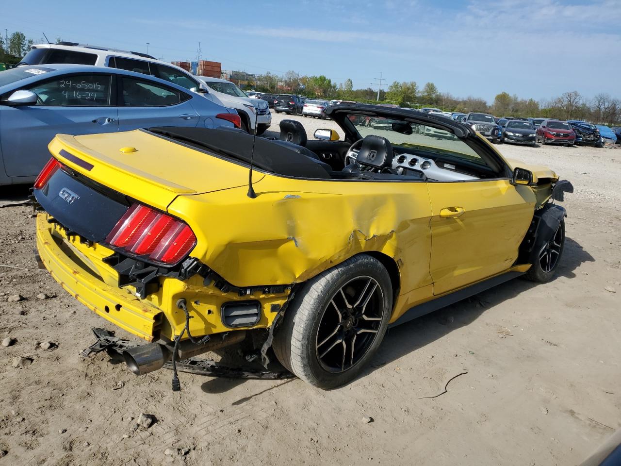 Photo 2 VIN: 1FATP8FF2F5427586 - FORD MUSTANG 