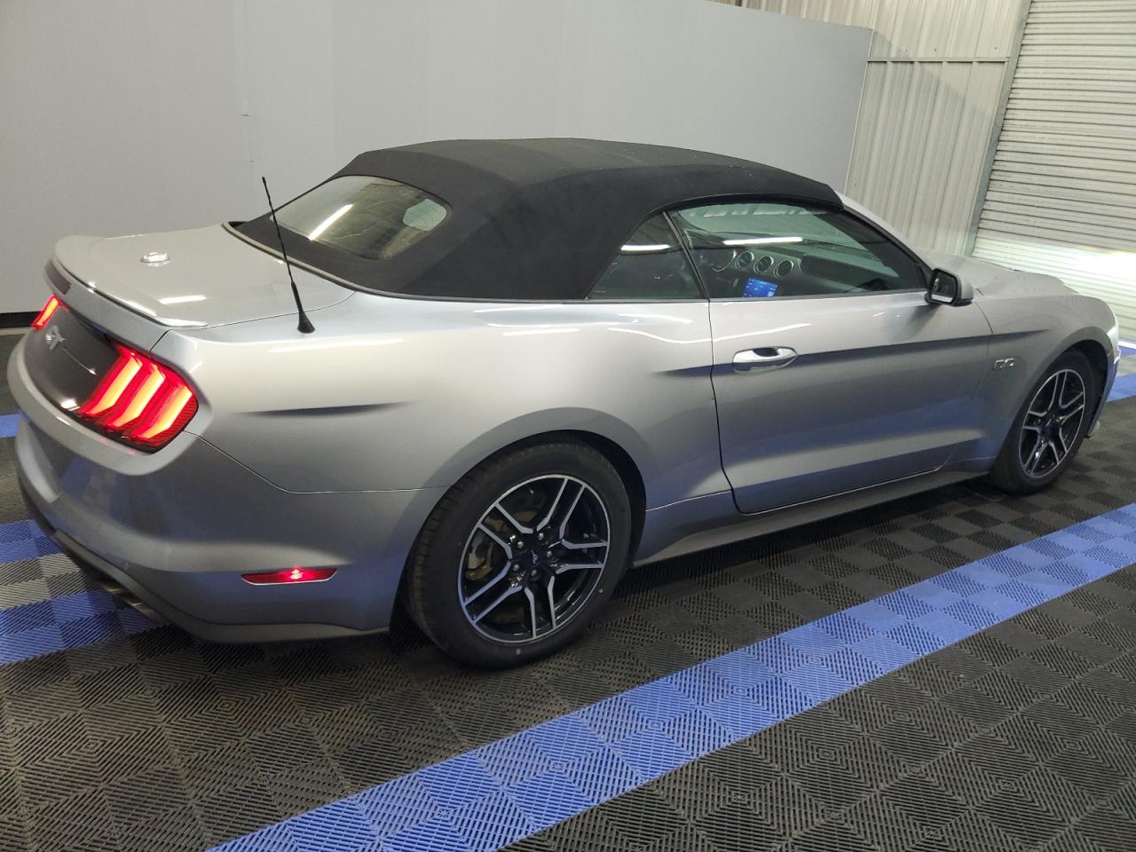 Photo 2 VIN: 1FATP8FF9N5116462 - FORD MUSTANG 