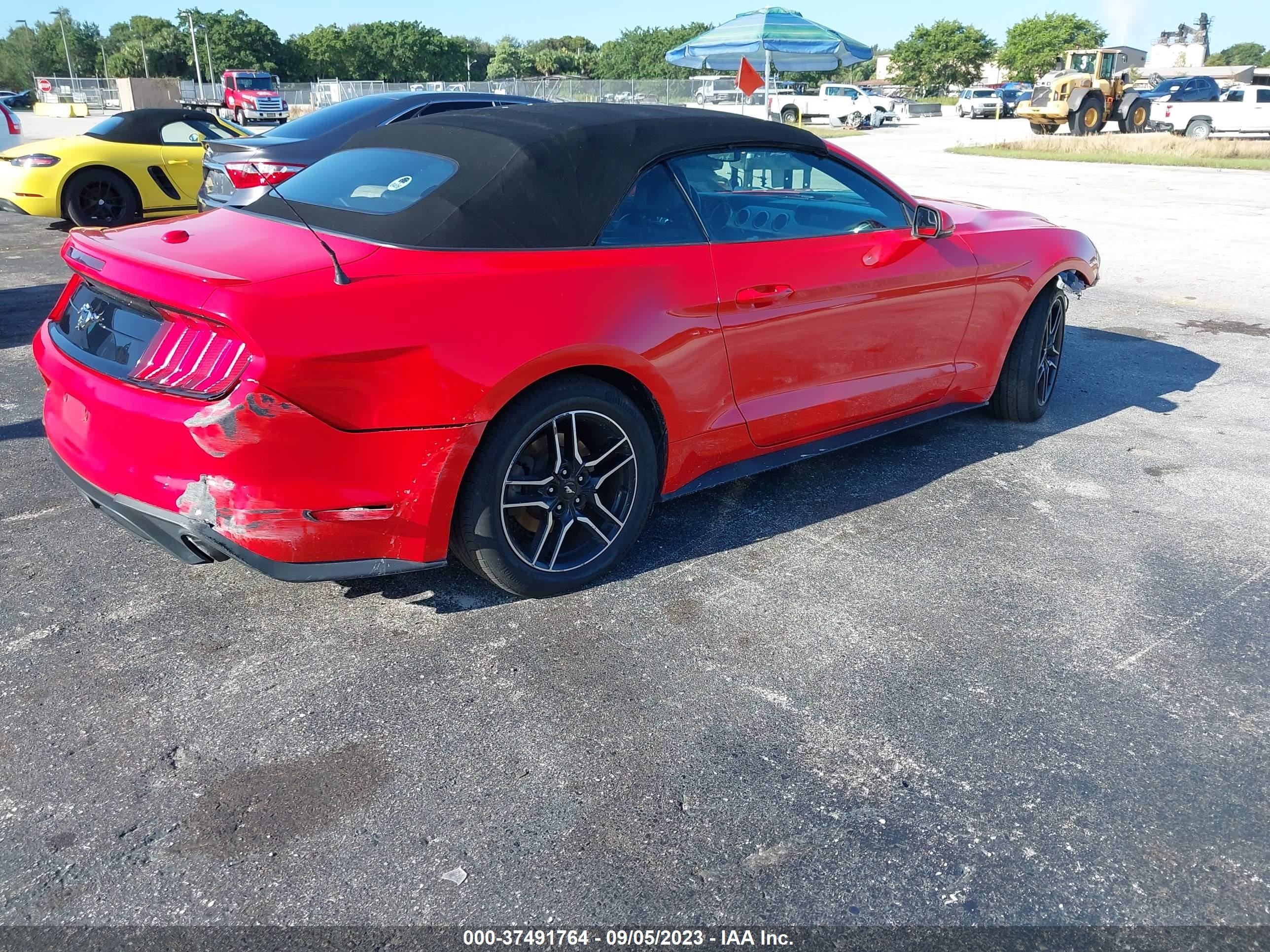 Photo 3 VIN: 1FATP8UH0J5138705 - FORD MUSTANG 