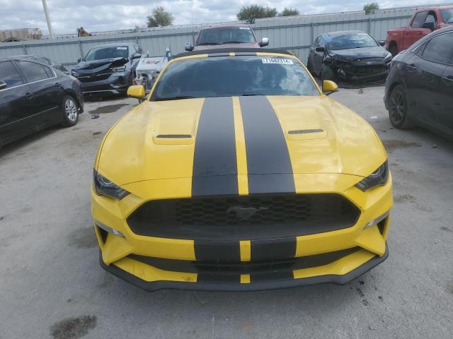 Photo 4 VIN: 1FATP8UH0J5167864 - FORD MUSTANG 