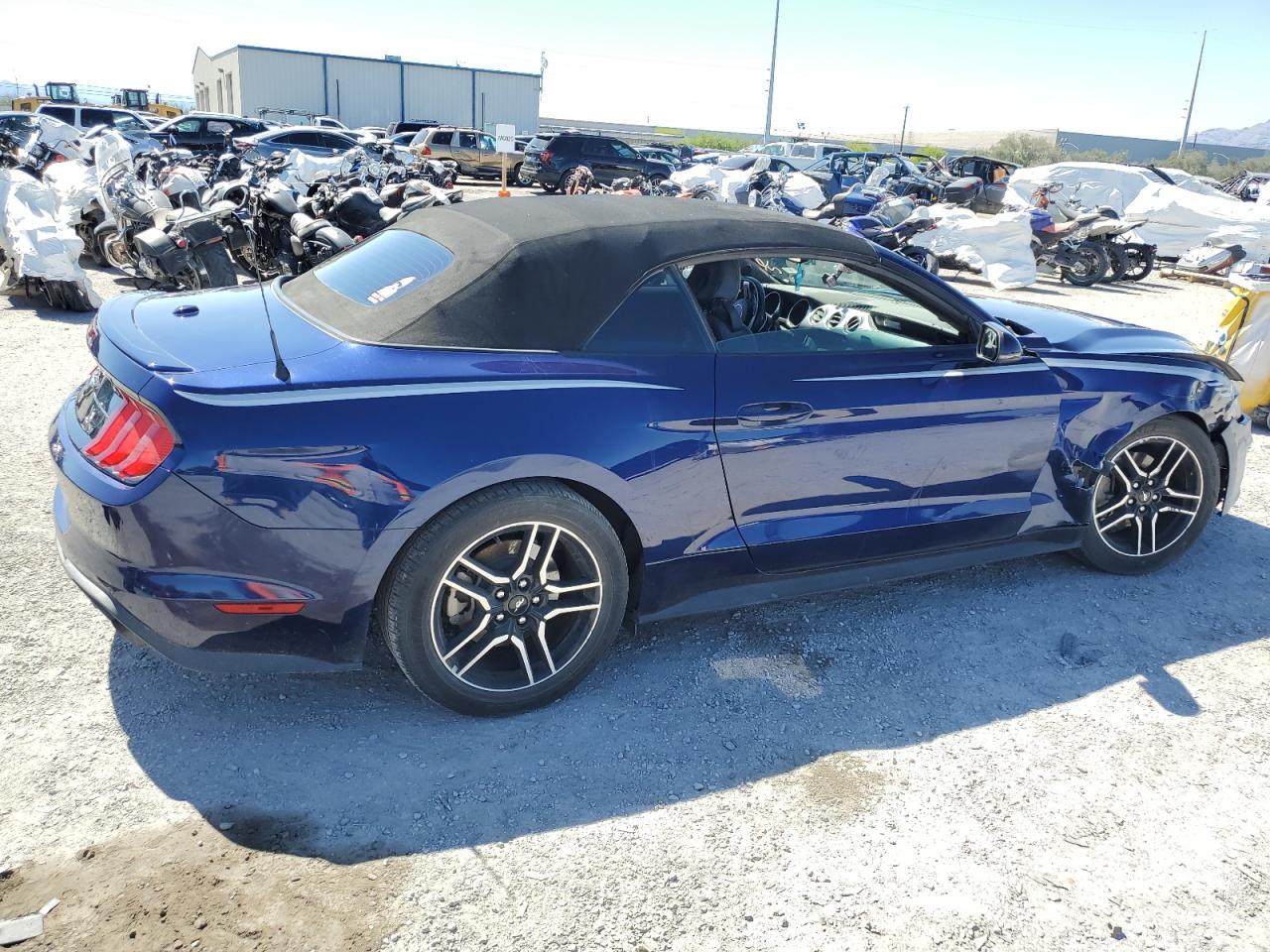 Photo 2 VIN: 1FATP8UH0K5181717 - FORD MUSTANG 