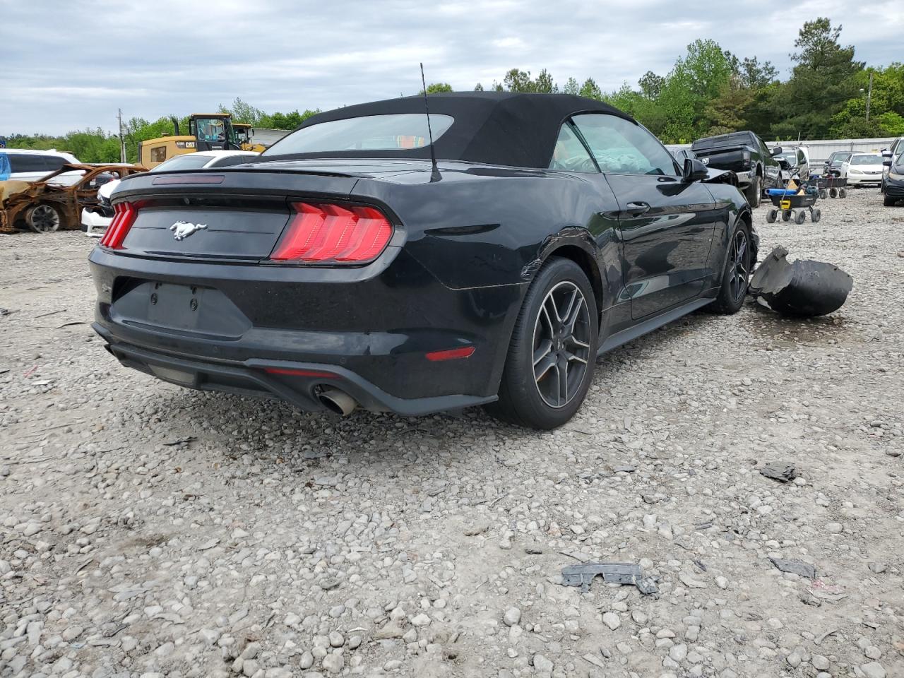 Photo 2 VIN: 1FATP8UH0M5106423 - FORD MUSTANG 