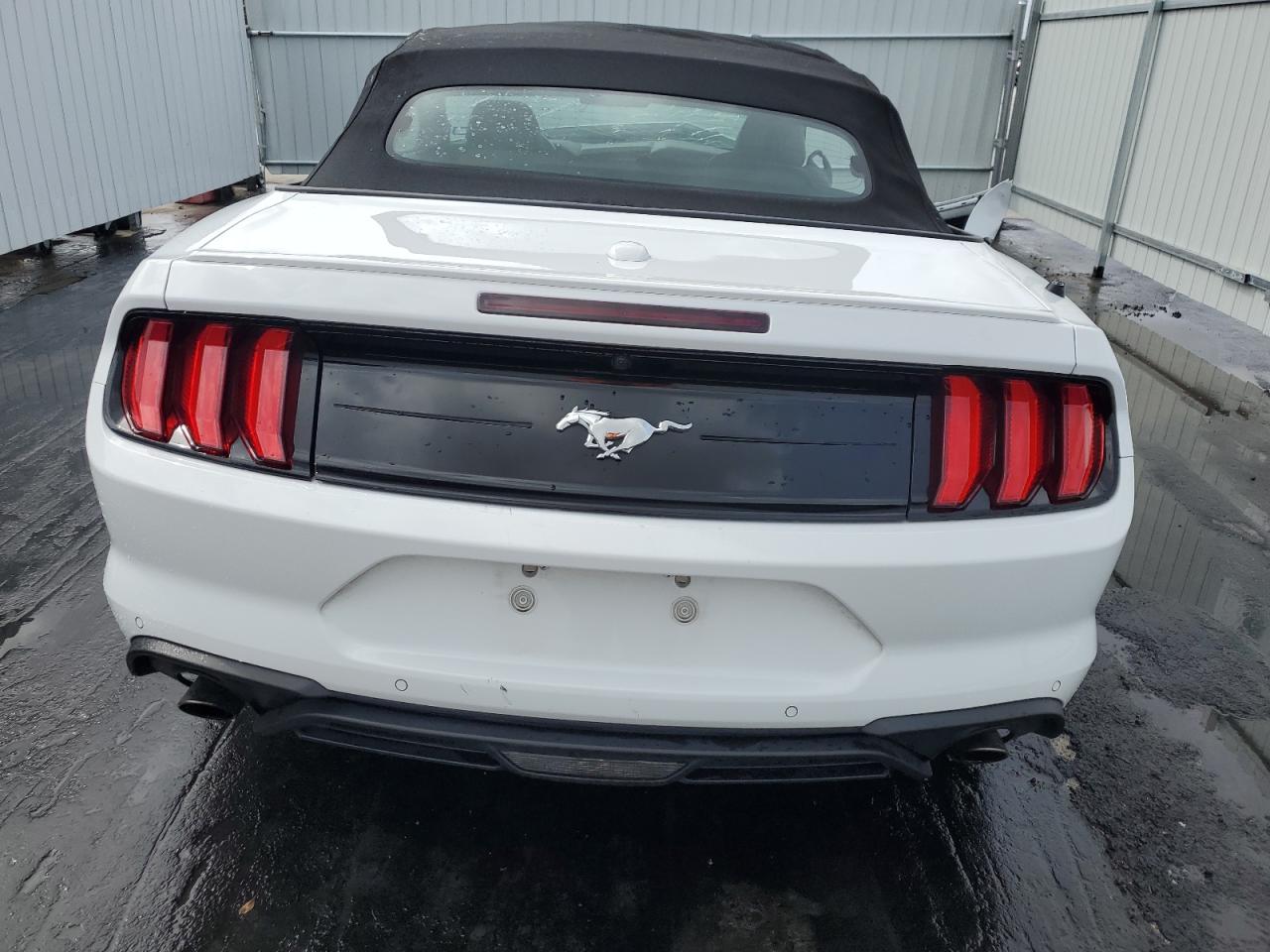 Photo 5 VIN: 1FATP8UH0N5104737 - FORD MUSTANG 