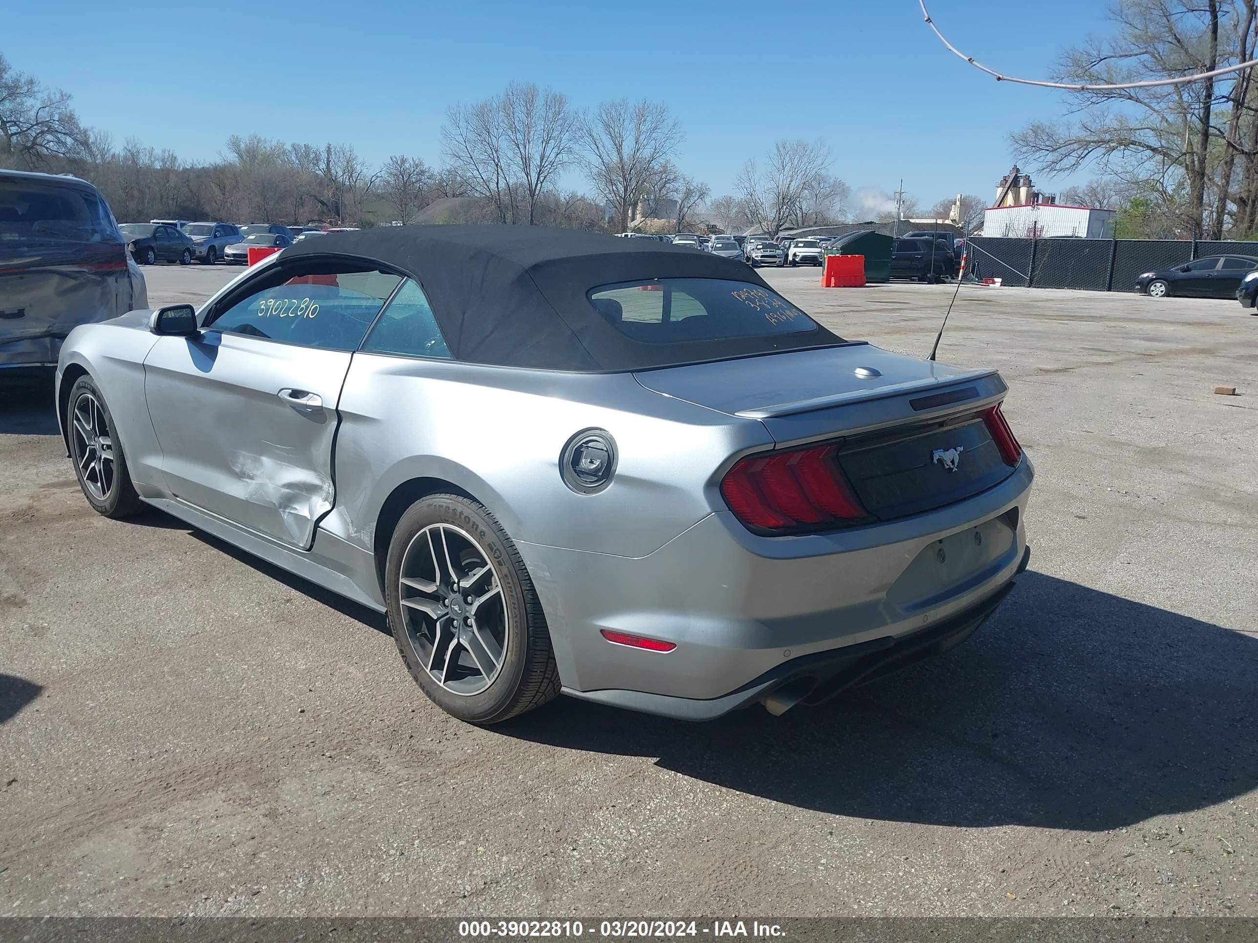 Photo 2 VIN: 1FATP8UH0N5124292 - FORD MUSTANG 