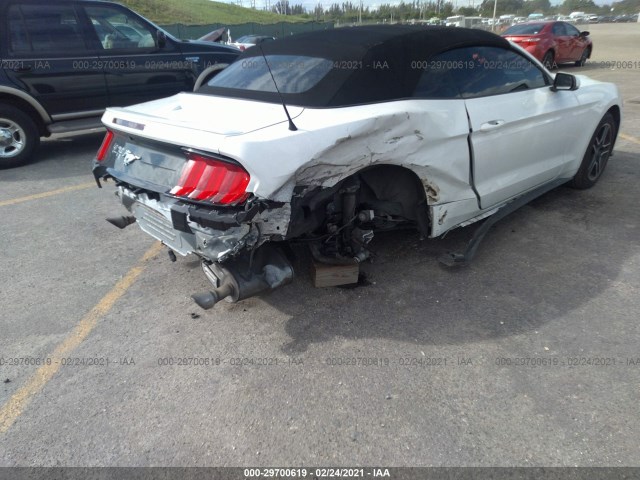 Photo 5 VIN: 1FATP8UH1J5124294 - FORD MUSTANG 