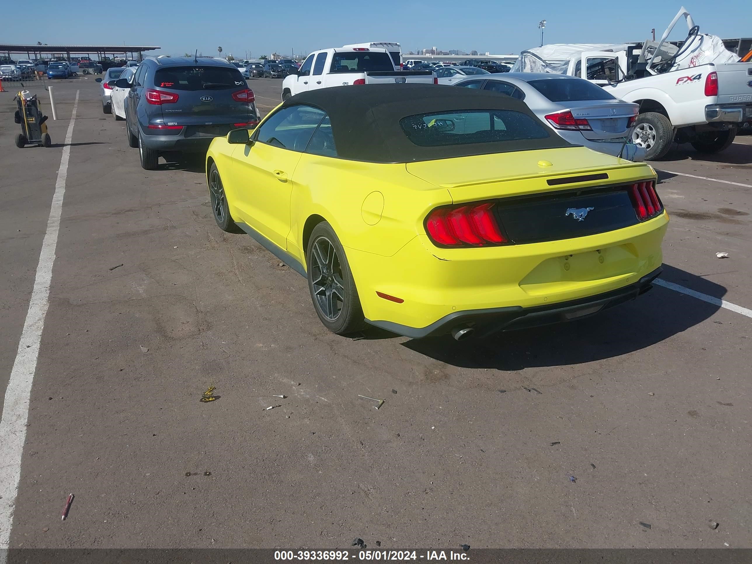 Photo 2 VIN: 1FATP8UH1M5122694 - FORD MUSTANG 