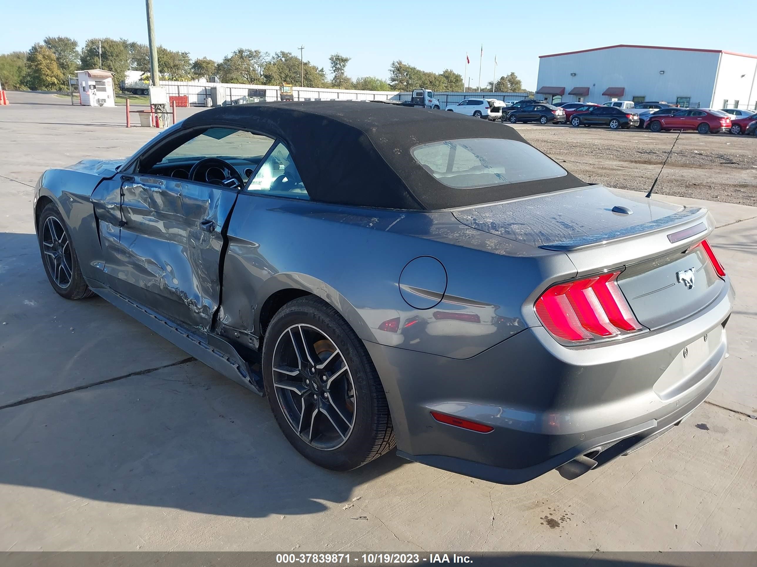 Photo 2 VIN: 1FATP8UH2M5105936 - FORD MUSTANG 