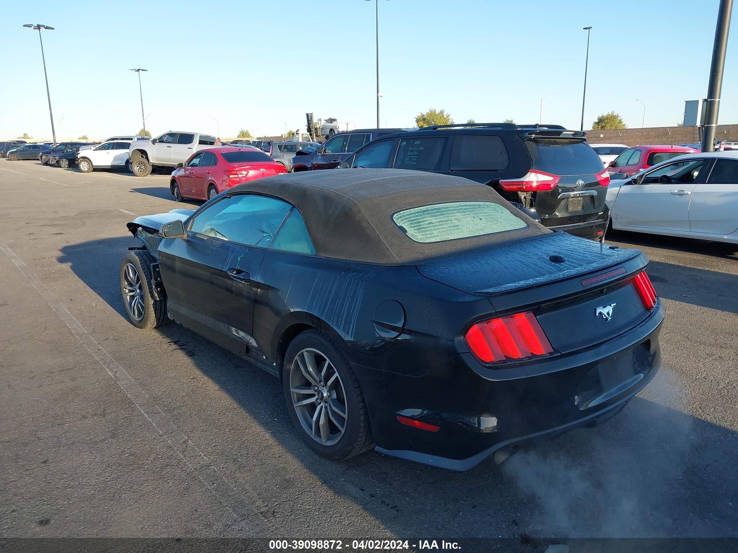 Photo 2 VIN: 1FATP8UH3F5364132 - FORD MUSTANG 