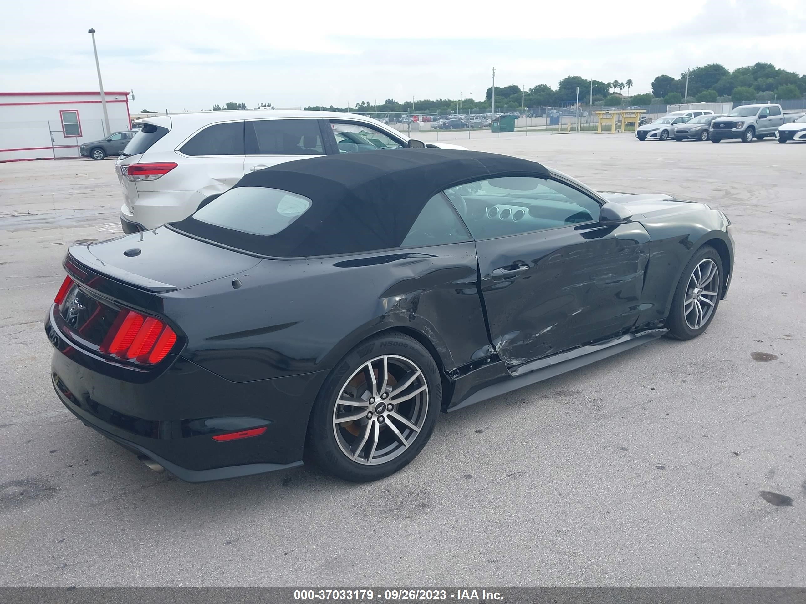 Photo 3 VIN: 1FATP8UH3H5295378 - FORD MUSTANG 