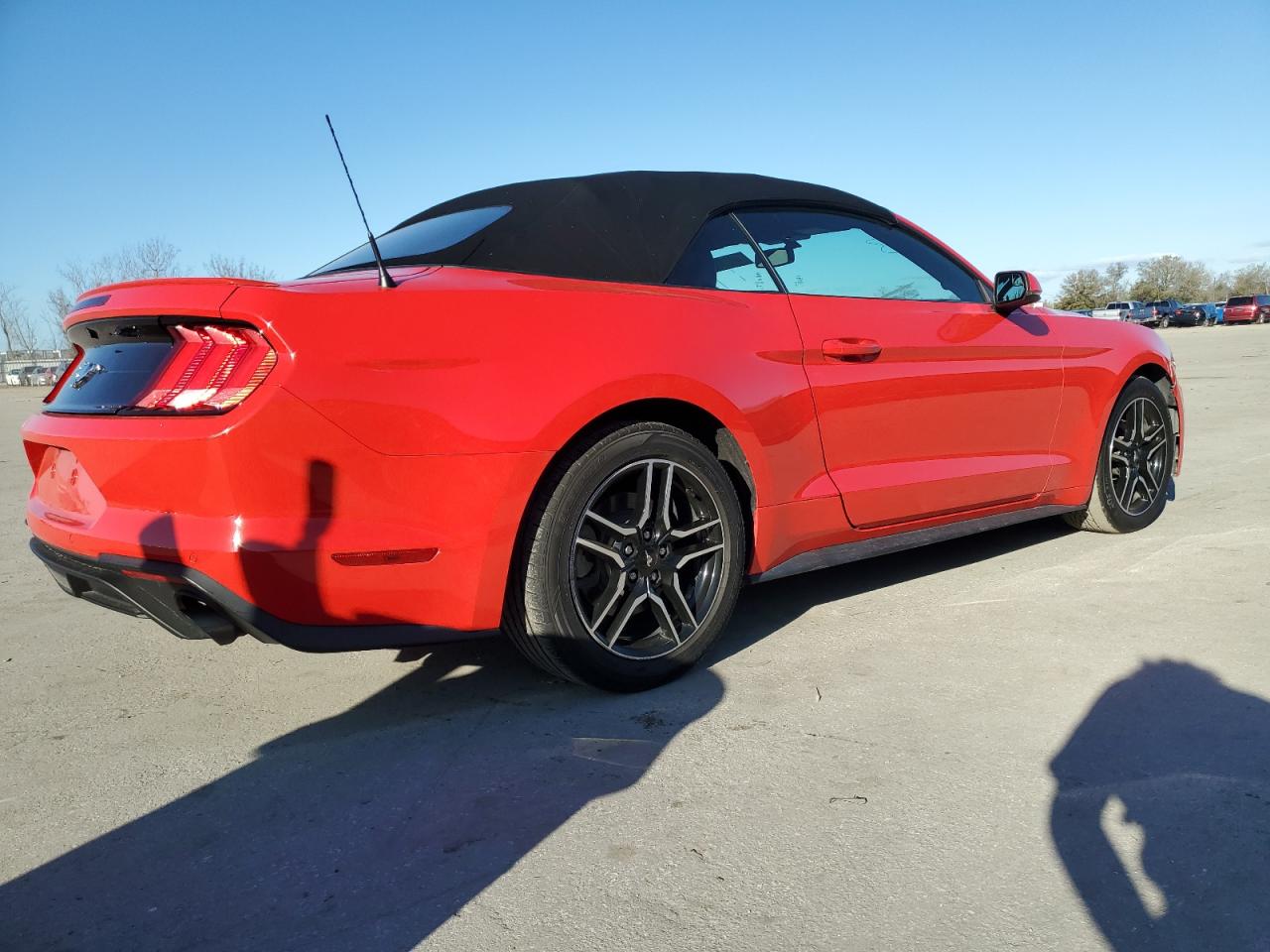 Photo 2 VIN: 1FATP8UH4K5109550 - FORD MUSTANG 