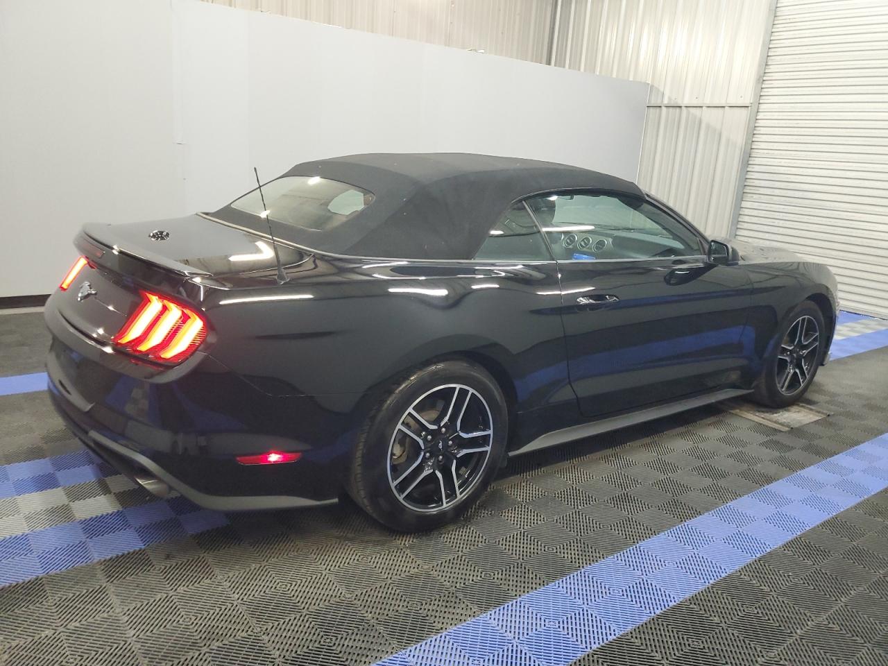 Photo 2 VIN: 1FATP8UH4N5121377 - FORD MUSTANG 